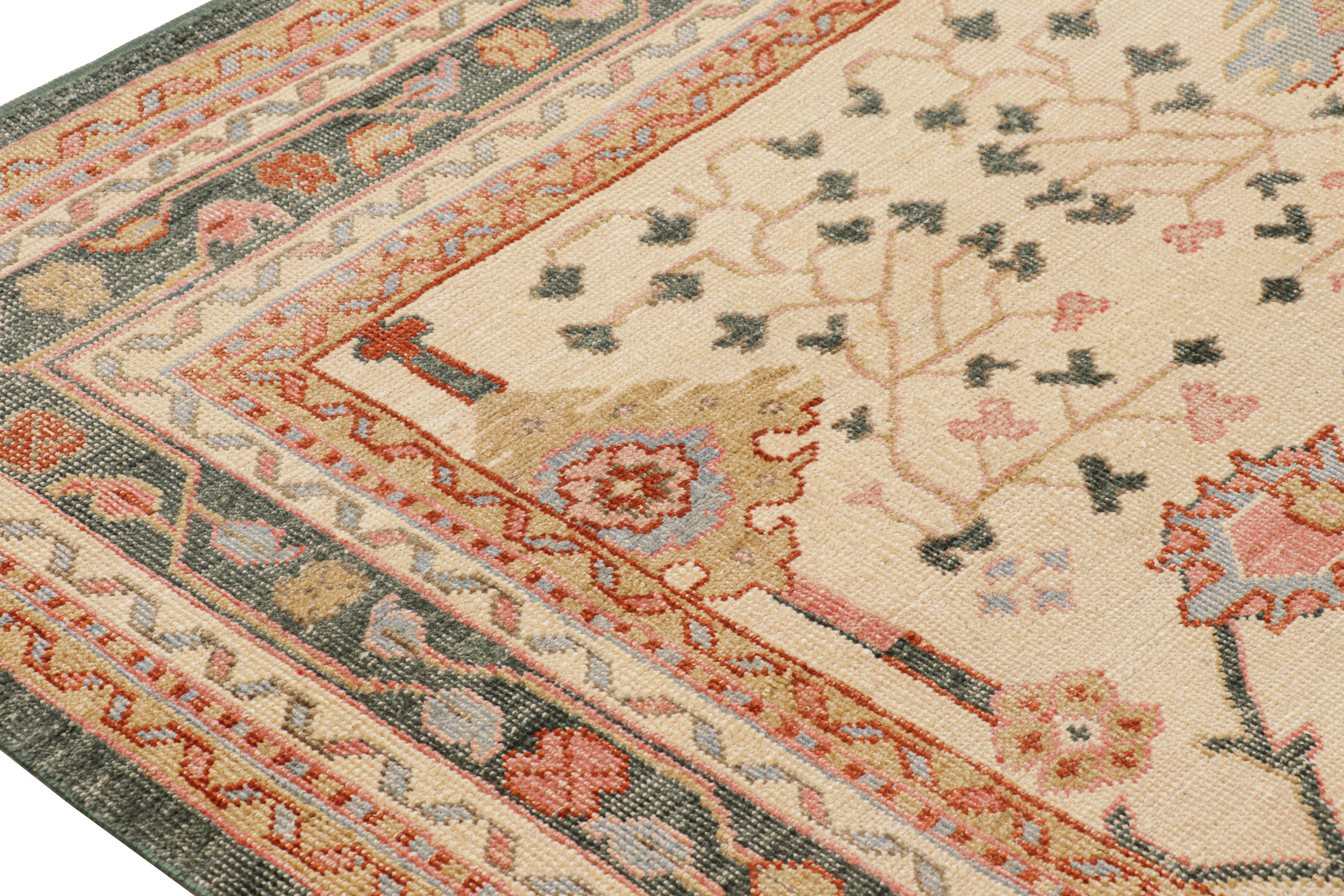 Rug & Kilim's Oushak Style Teppich in Beige-Braun mit bunten Blumenmustern (Moderne) im Angebot