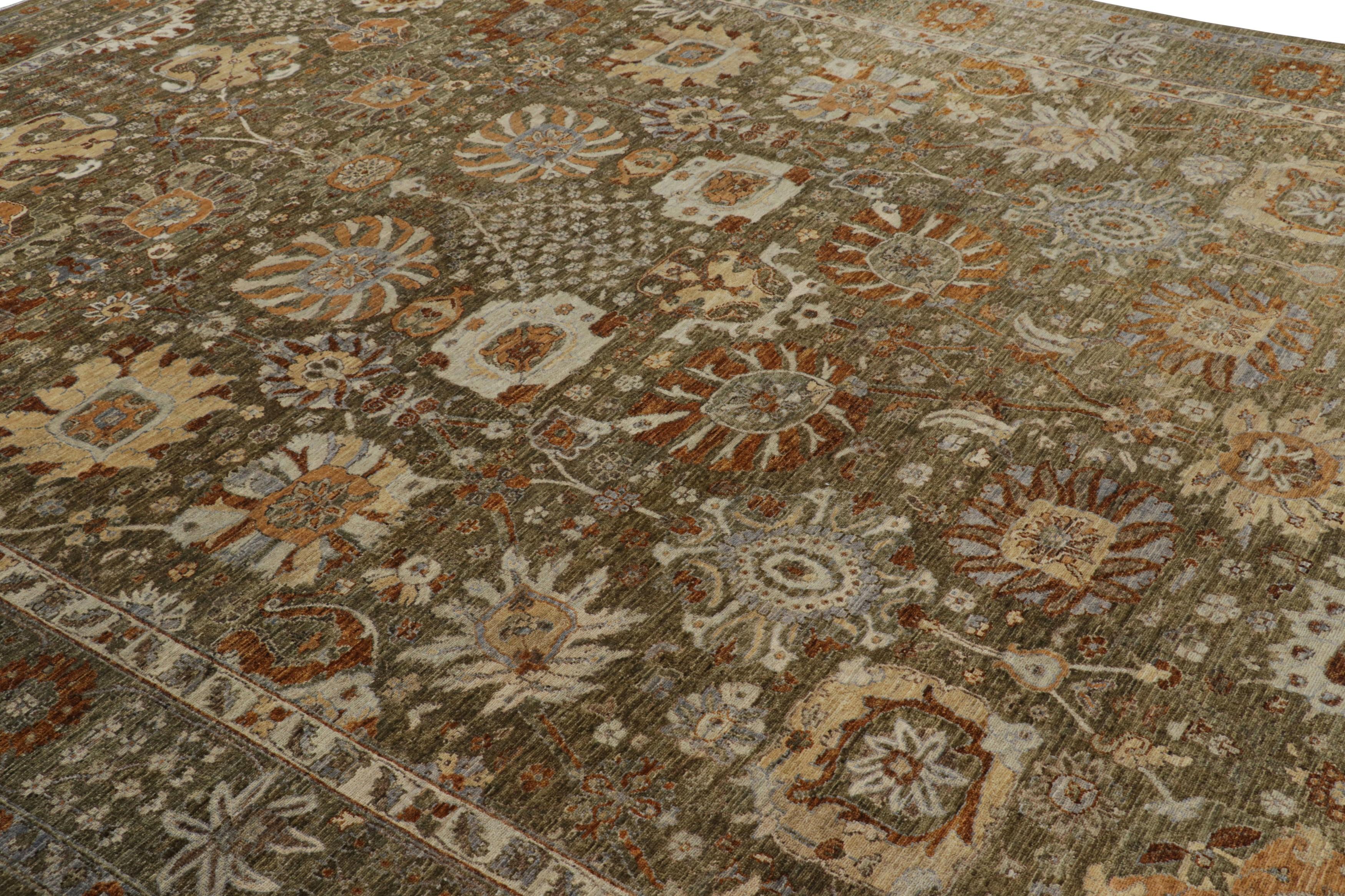 Realizzato in lana annodata a mano, questo tappeto 10x14 è un'audace rivisitazione dei tappeti Oushak in una delle nuove collezioni Modern Classics più eleganti di Rug & Kilim.

Sul design: 

In questo pezzo, i toni del beige-marrone, del crema e