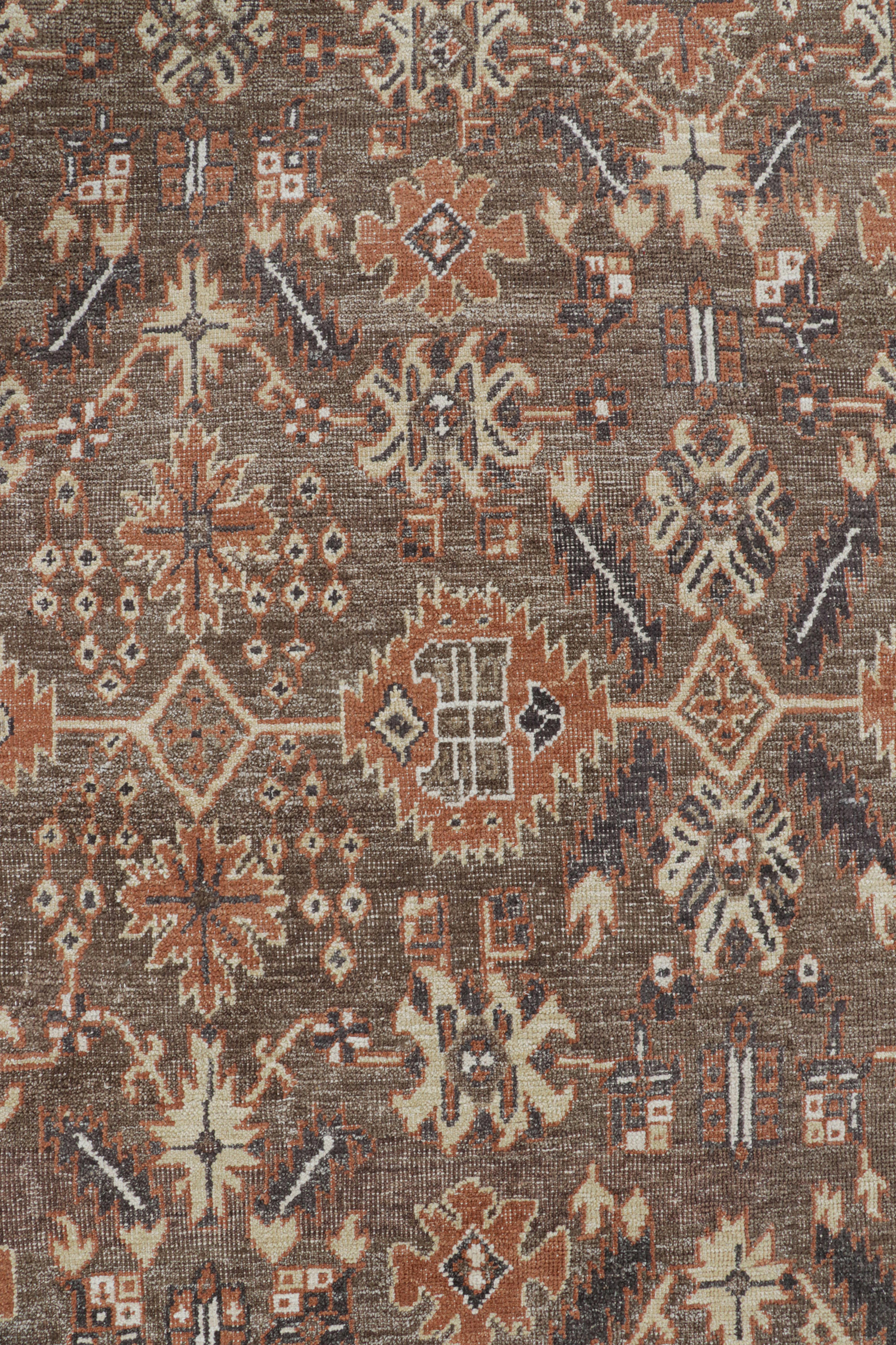 Alfombra de estilo Oushak de Rug & Kilim en beige-marrón con motivos florales Siglo XXI y contemporáneo en venta
