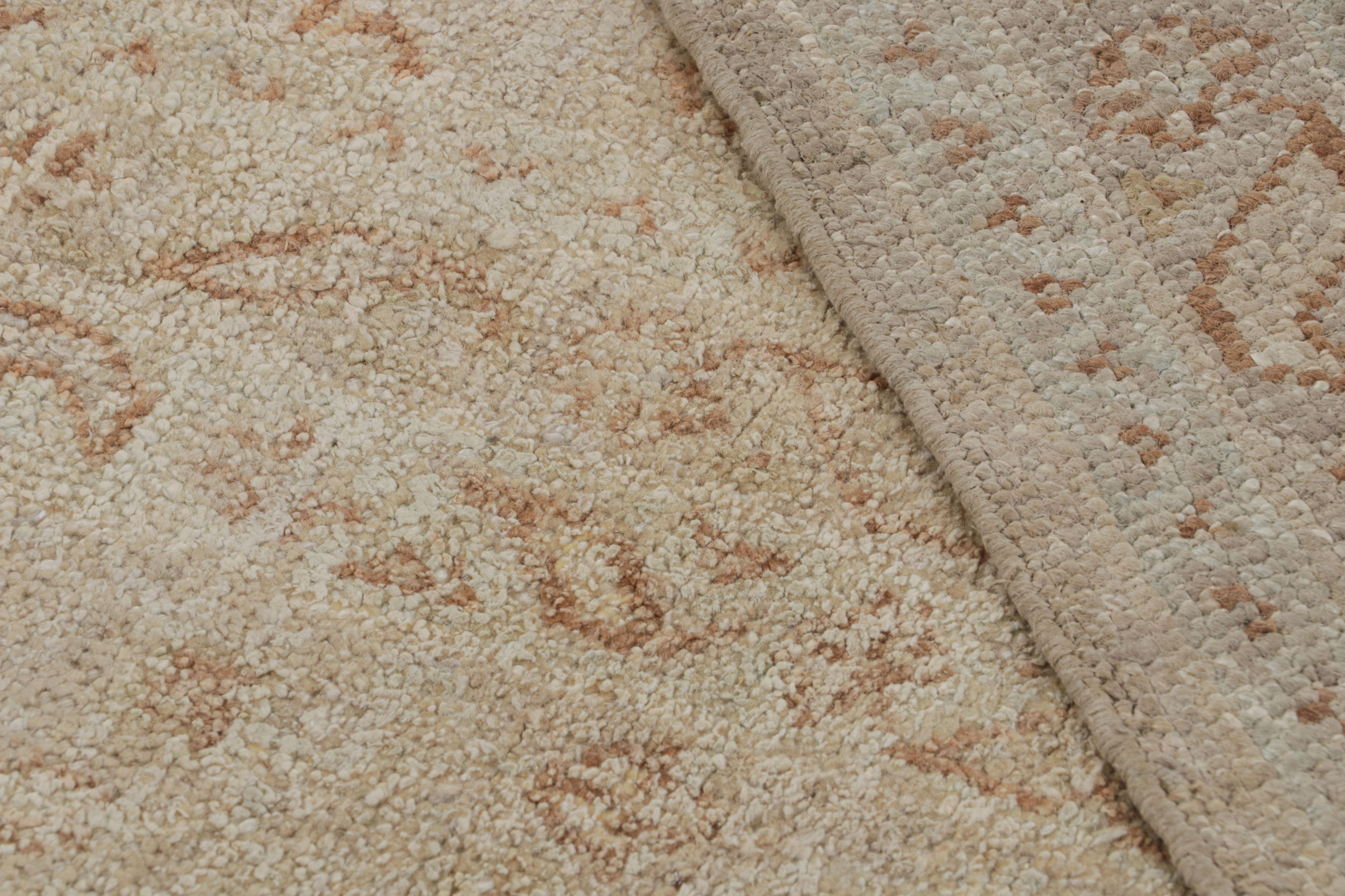 Alfombra de estilo Oushak de Rug & Kilim en beige-marrón con motivos florales Lana en venta