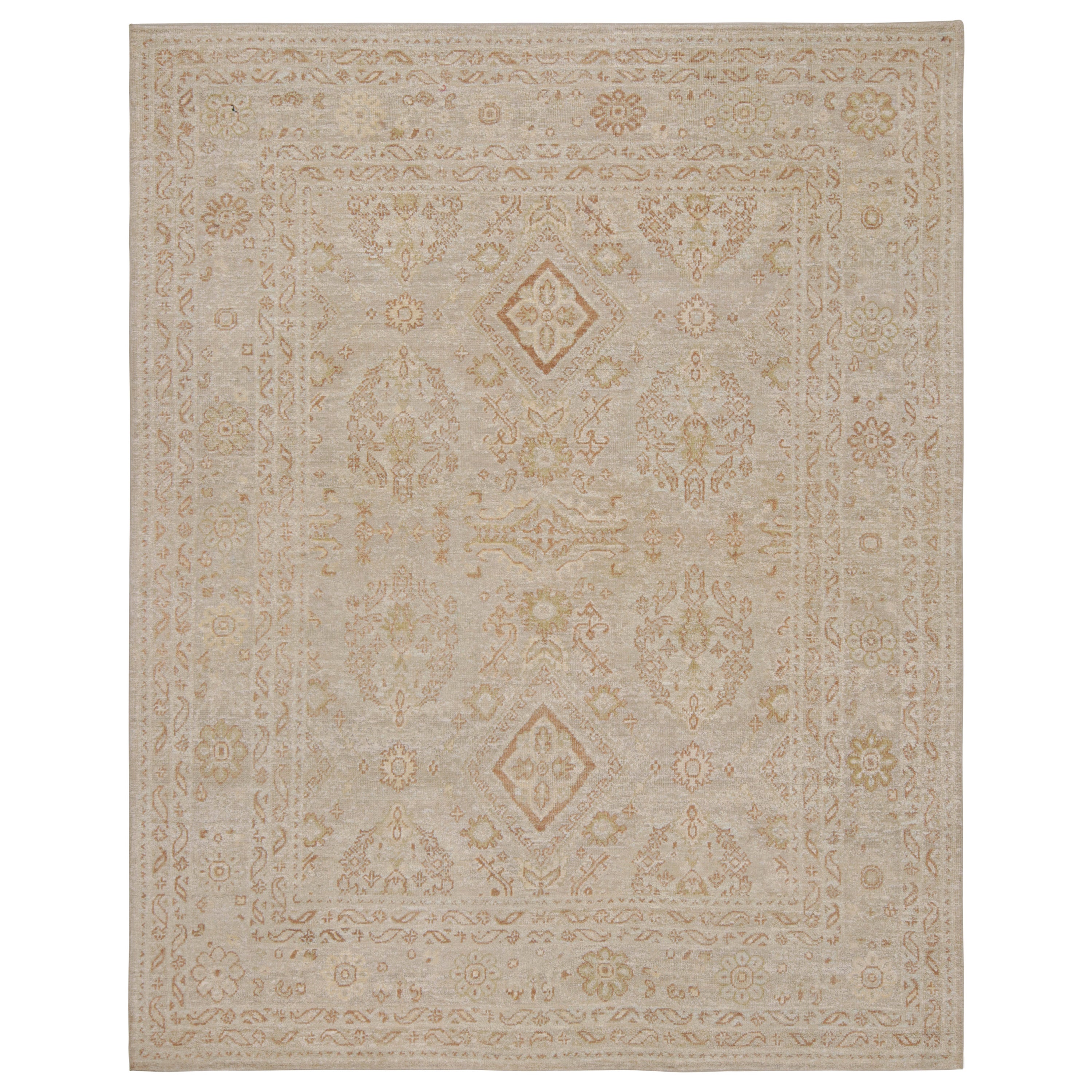 Rug & Kilim - Tappeto in stile Oushak in beige-marrone con motivi floreali