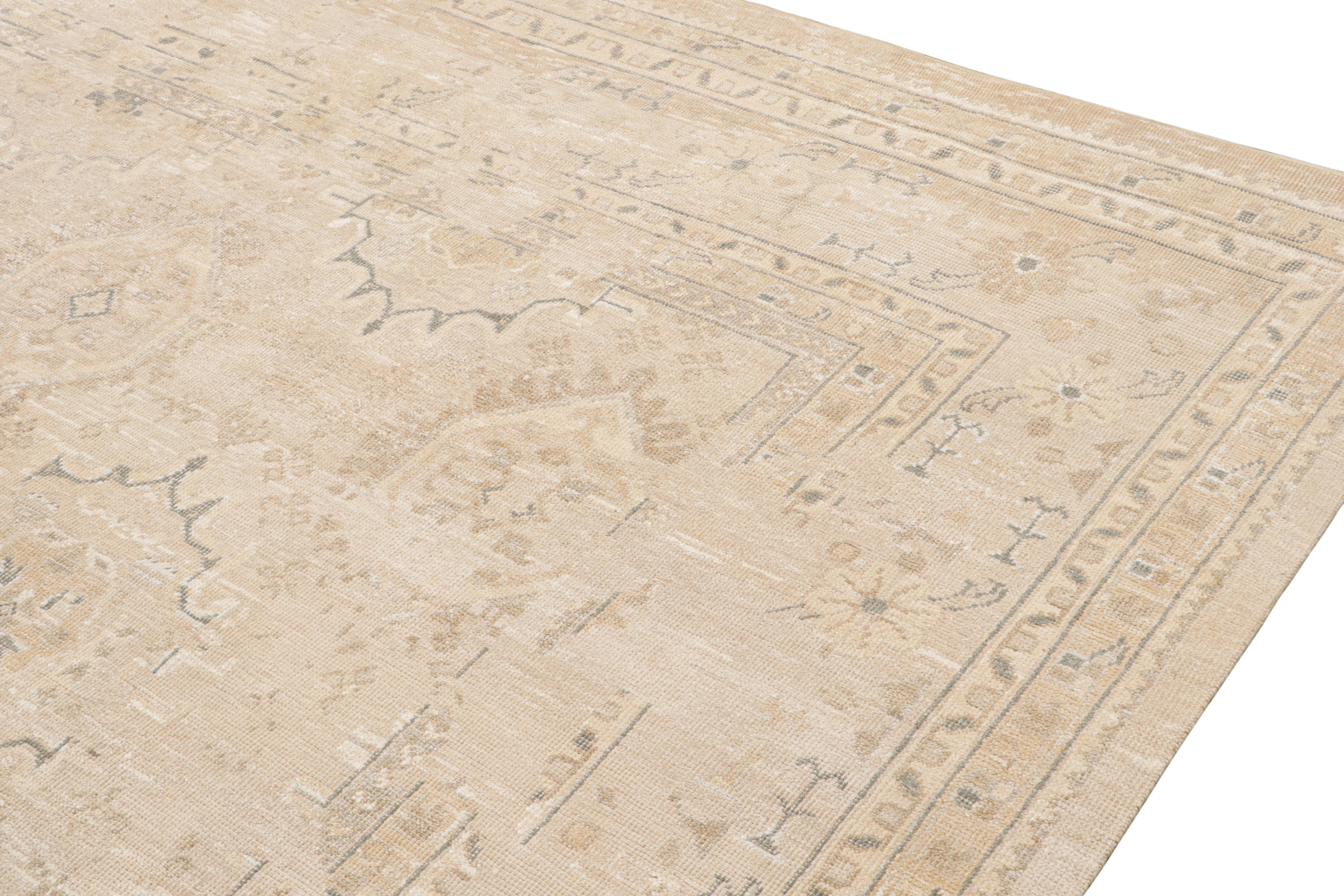 Rug & Kilim’s Oushak Style Rug in Beige & grey Geometric Patterns In New Condition For Sale In Long Island City, NY