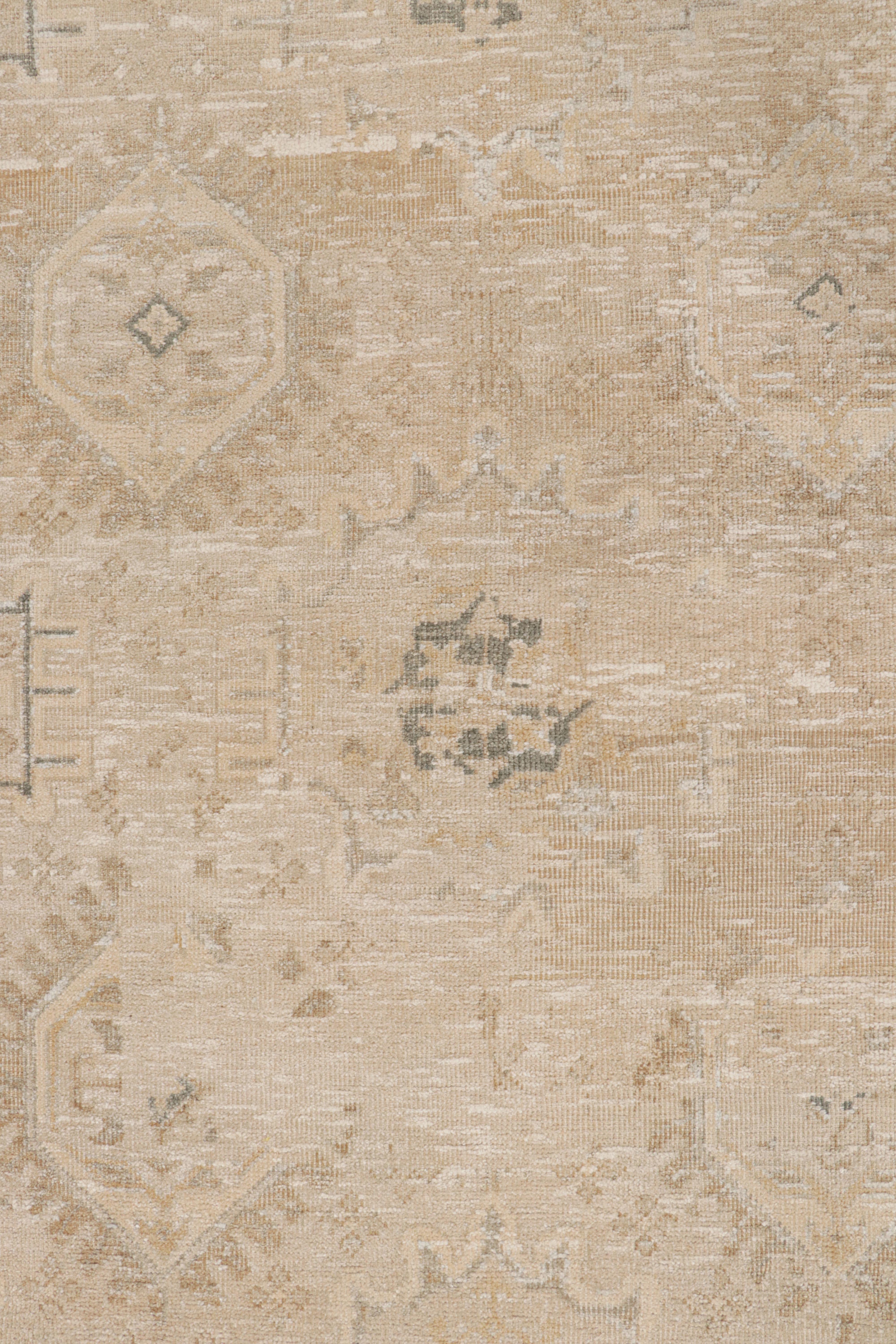 Rug & Kilim's Oushak Style Teppich in Beige & Grau Geometrische Muster (21. Jahrhundert und zeitgenössisch) im Angebot