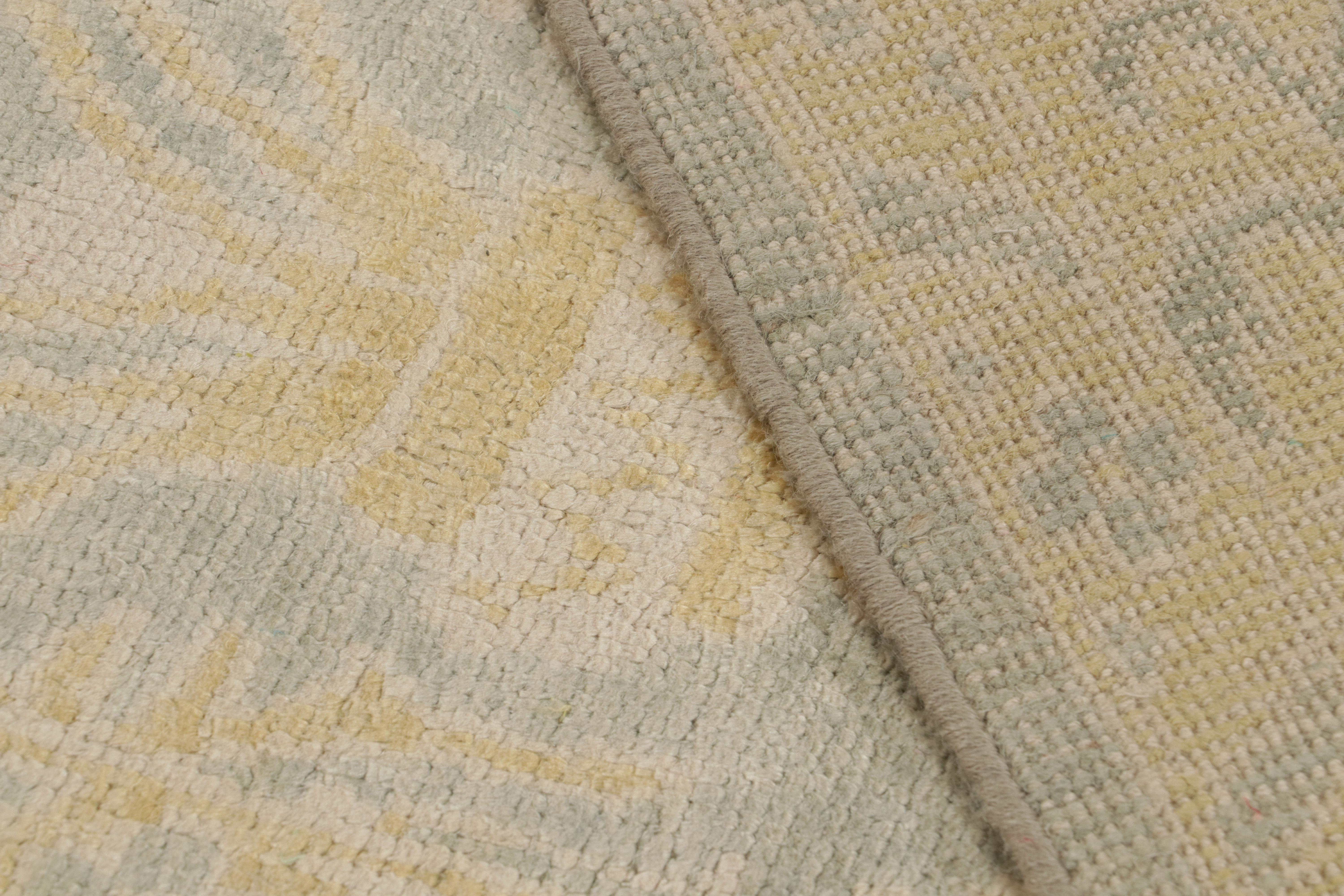 Rug & Kilim: Tappeto in stile Oushak blu e oro con motivi floreali in vendita 1