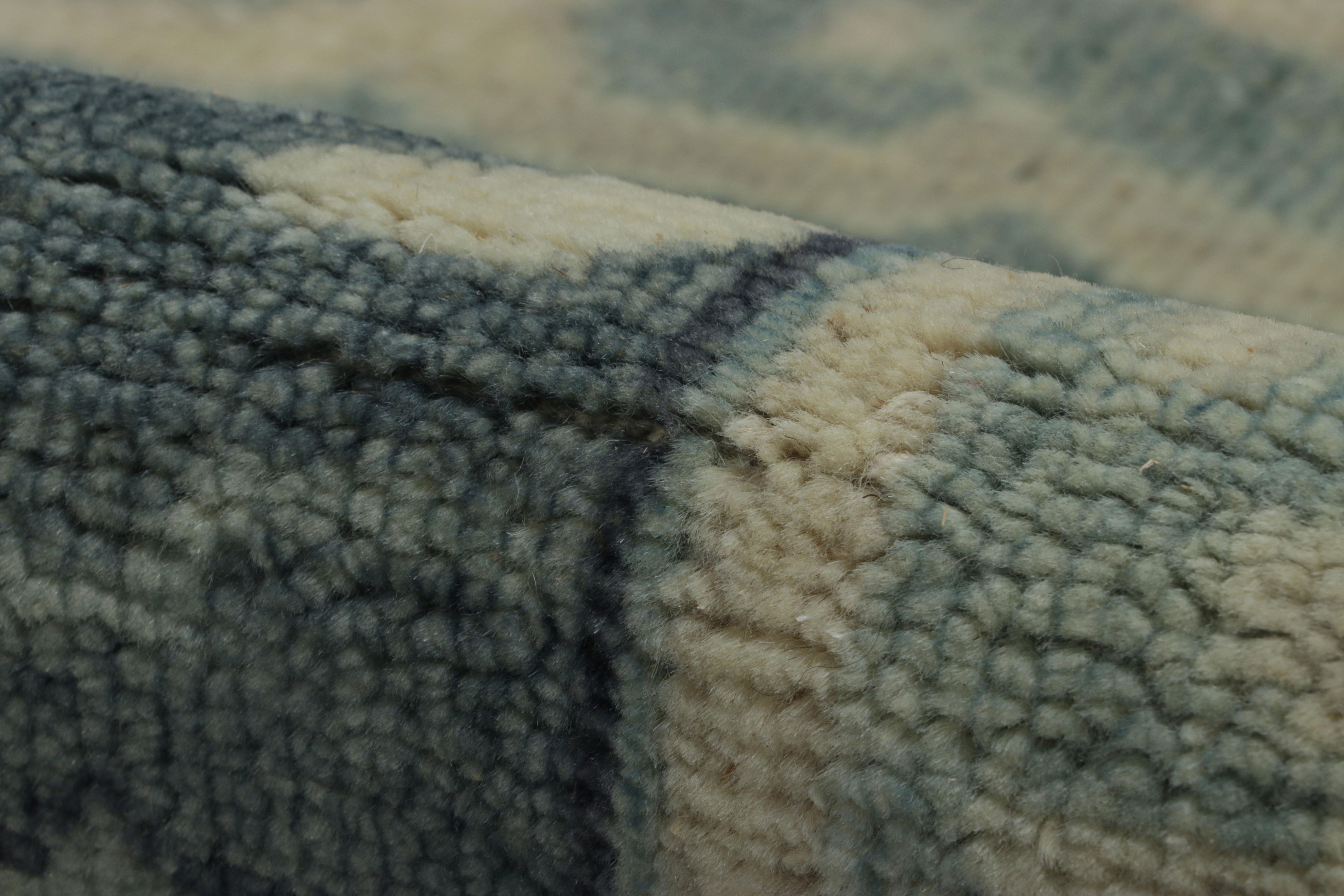 Oushak-Teppich von Rug & Kilim in Blau, Grau und Creme mit Medaillons (Moderne) im Angebot