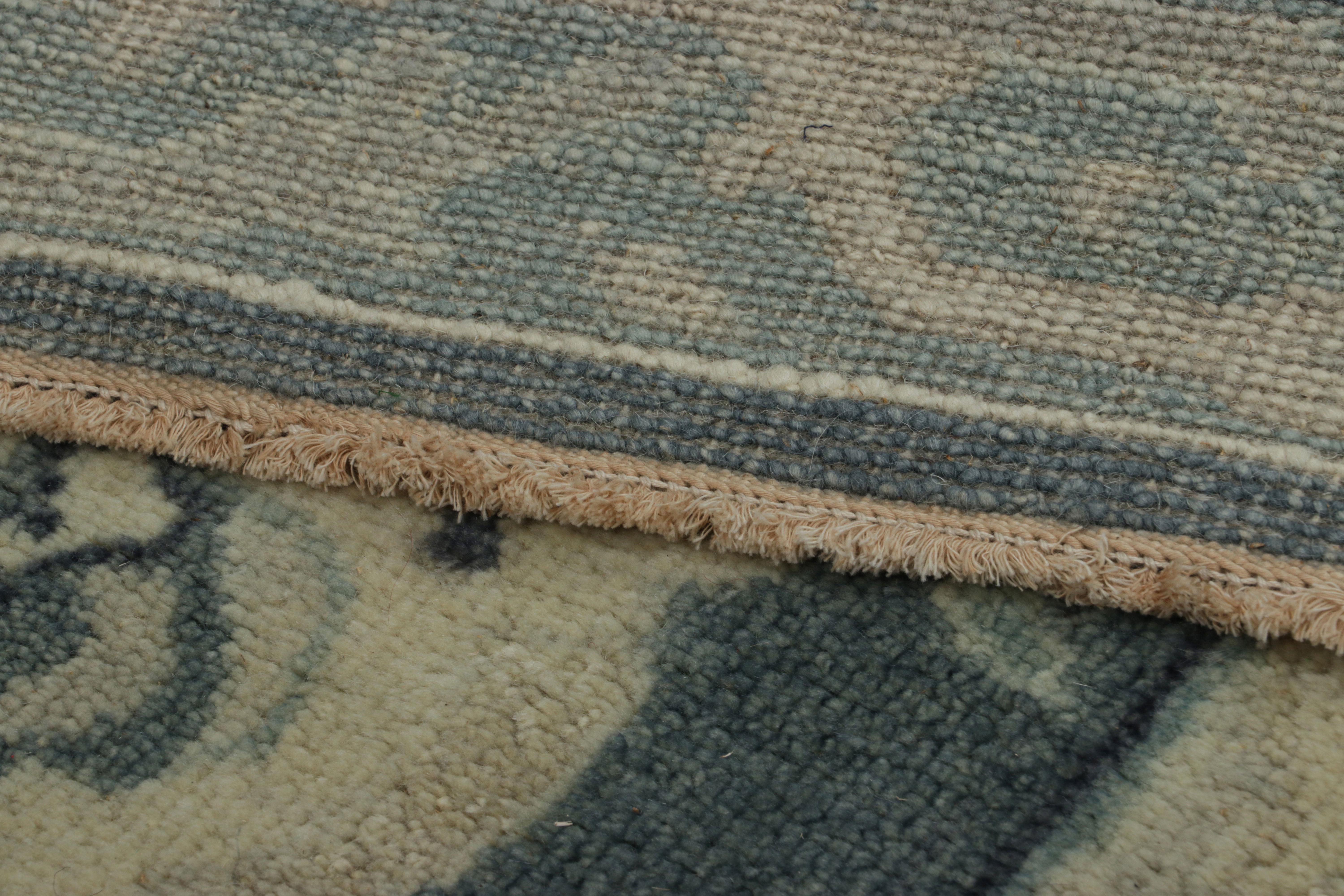 Oushak-Teppich von Rug & Kilim in Blau, Grau und Creme mit Medaillons (Indisch) im Angebot