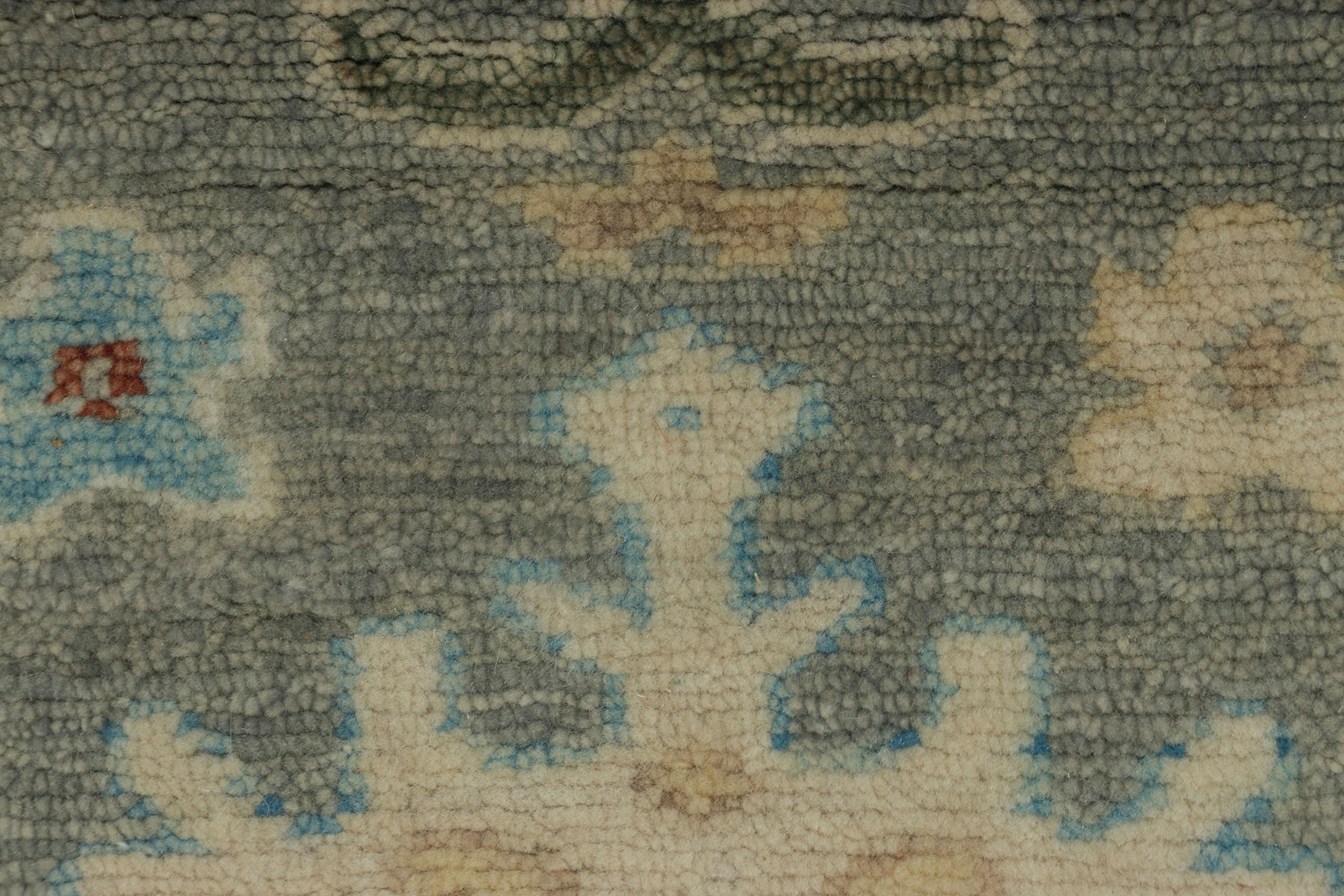 Oushak-Teppich von Rug & Kilim in Blau-Grau mit Medaillon und Blumenmuster (21. Jahrhundert und zeitgenössisch) im Angebot