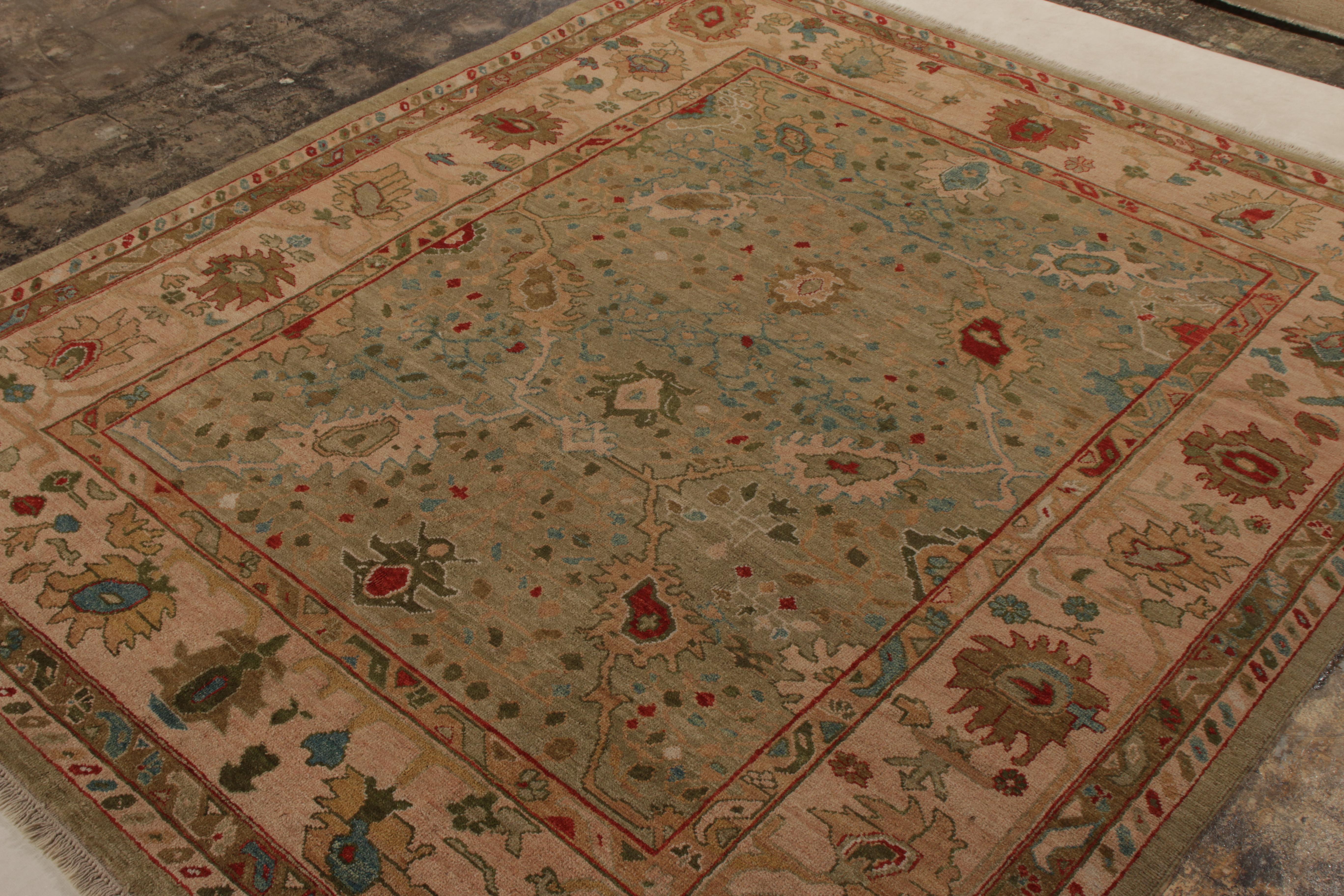 Un tappeto turco vintage 9×10 in stile Oushak della collezione Modern Classics di Rug & Kilim.

Annodato a mano in lana, il tappeto è un disegno impeccabile tratto dalle opere di George Ravmamovich e ispirato agli stili transitori dei tappeti