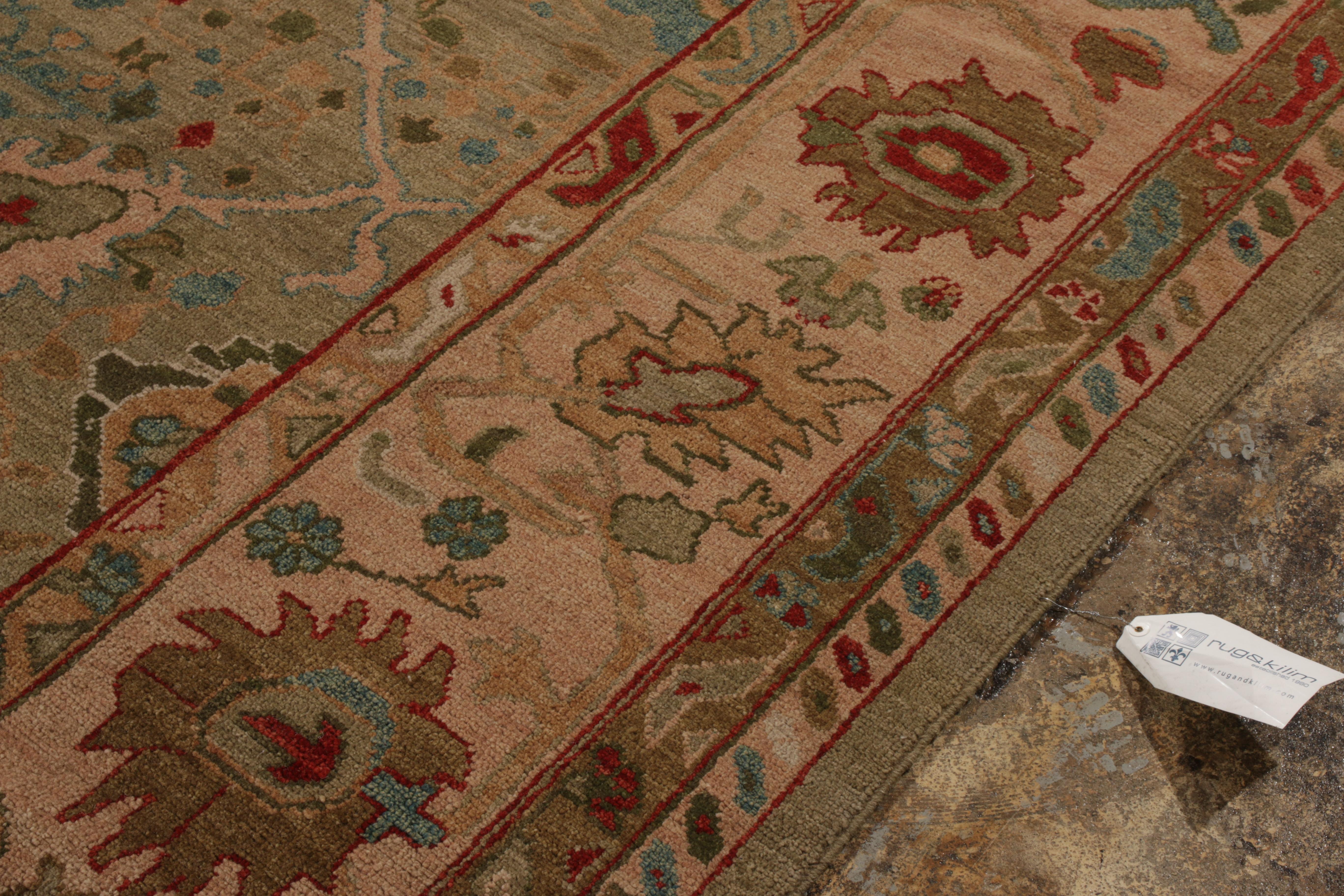 XXI secolo e contemporaneo Tappeto in stile Oushak di Rug & Kilim con motivi floreali blu, rossi e beige-marrone in vendita