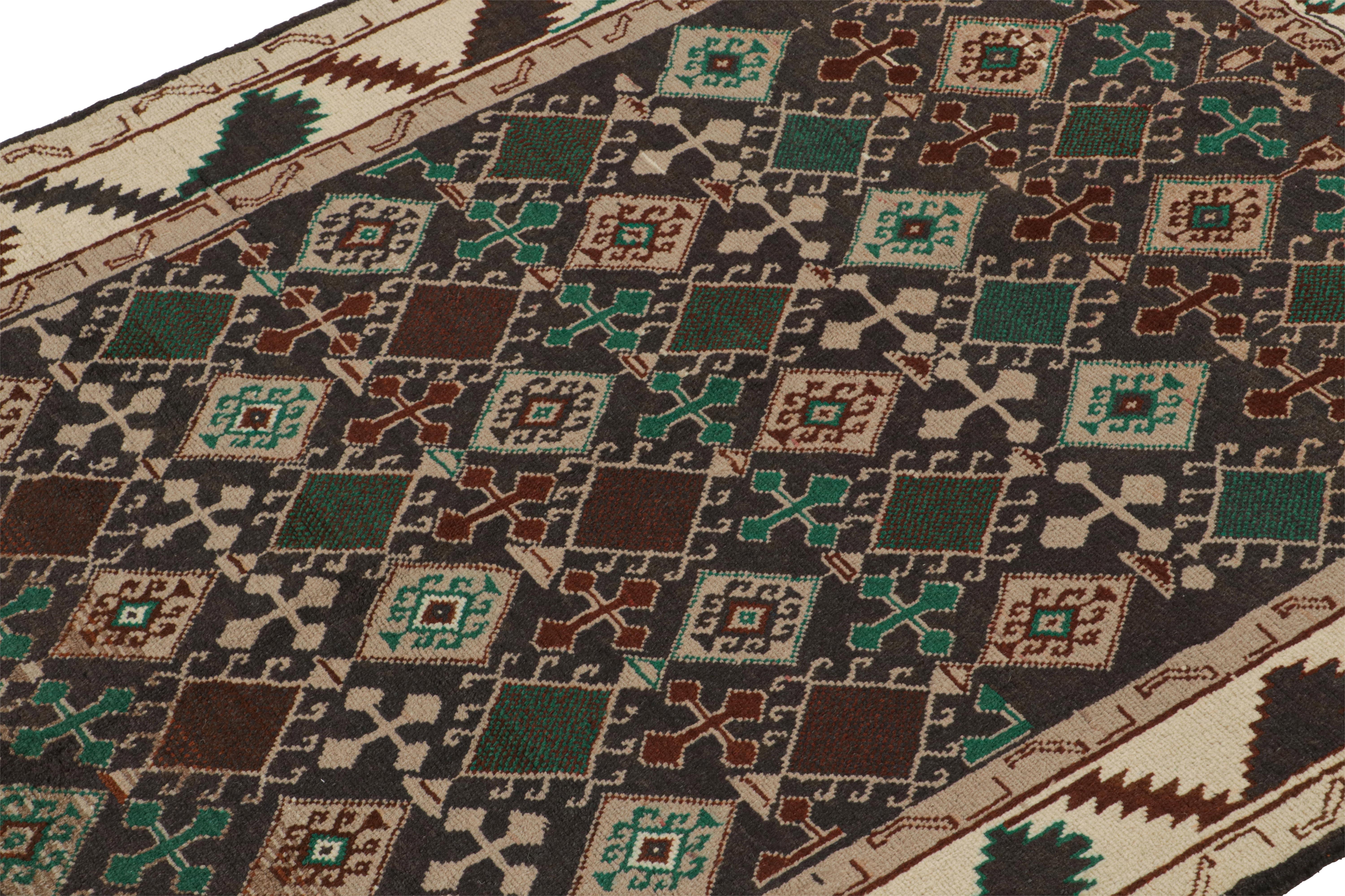 Afghano Tappeto in stile Oushak di Rug & Kilim in marrone con motivi geometrici verdi in vendita