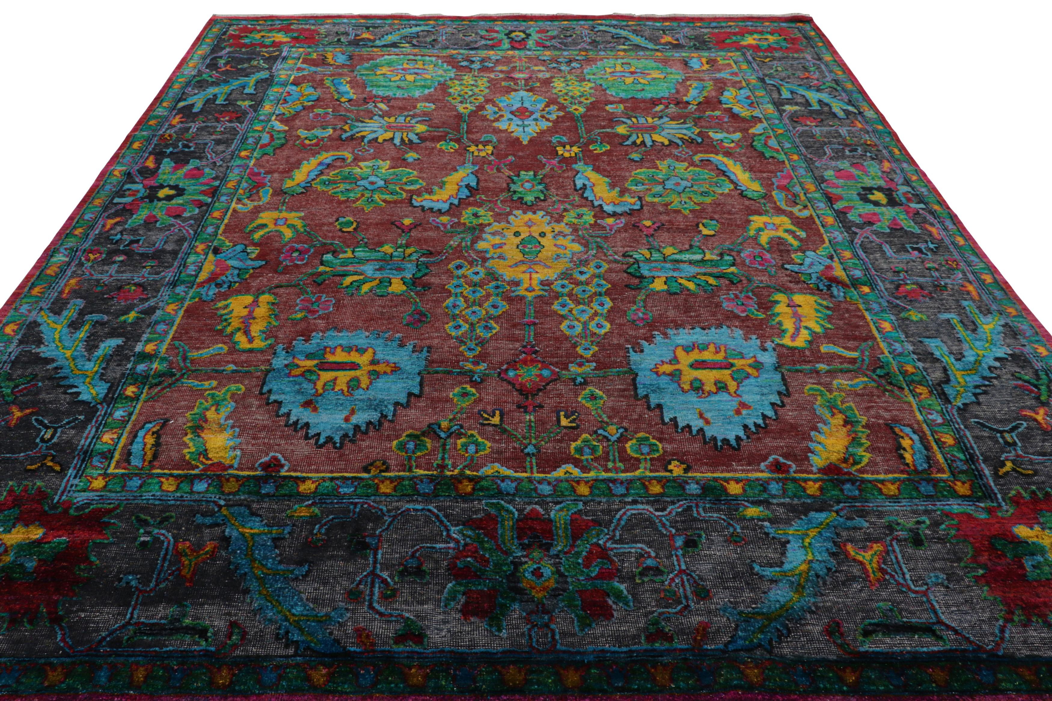 Annodato a mano Rug & Kilim: Tappeto in stile Oushak in borgogna e blu con motivi floreali in vendita
