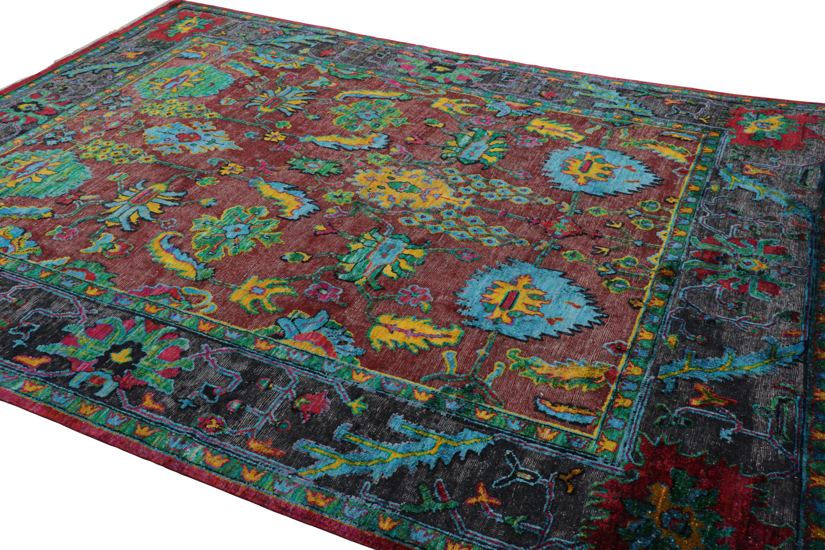 Rug & Kilim: Tappeto in stile Oushak in borgogna e blu con motivi floreali In condizioni Nuovo in vendita a Long Island City, NY