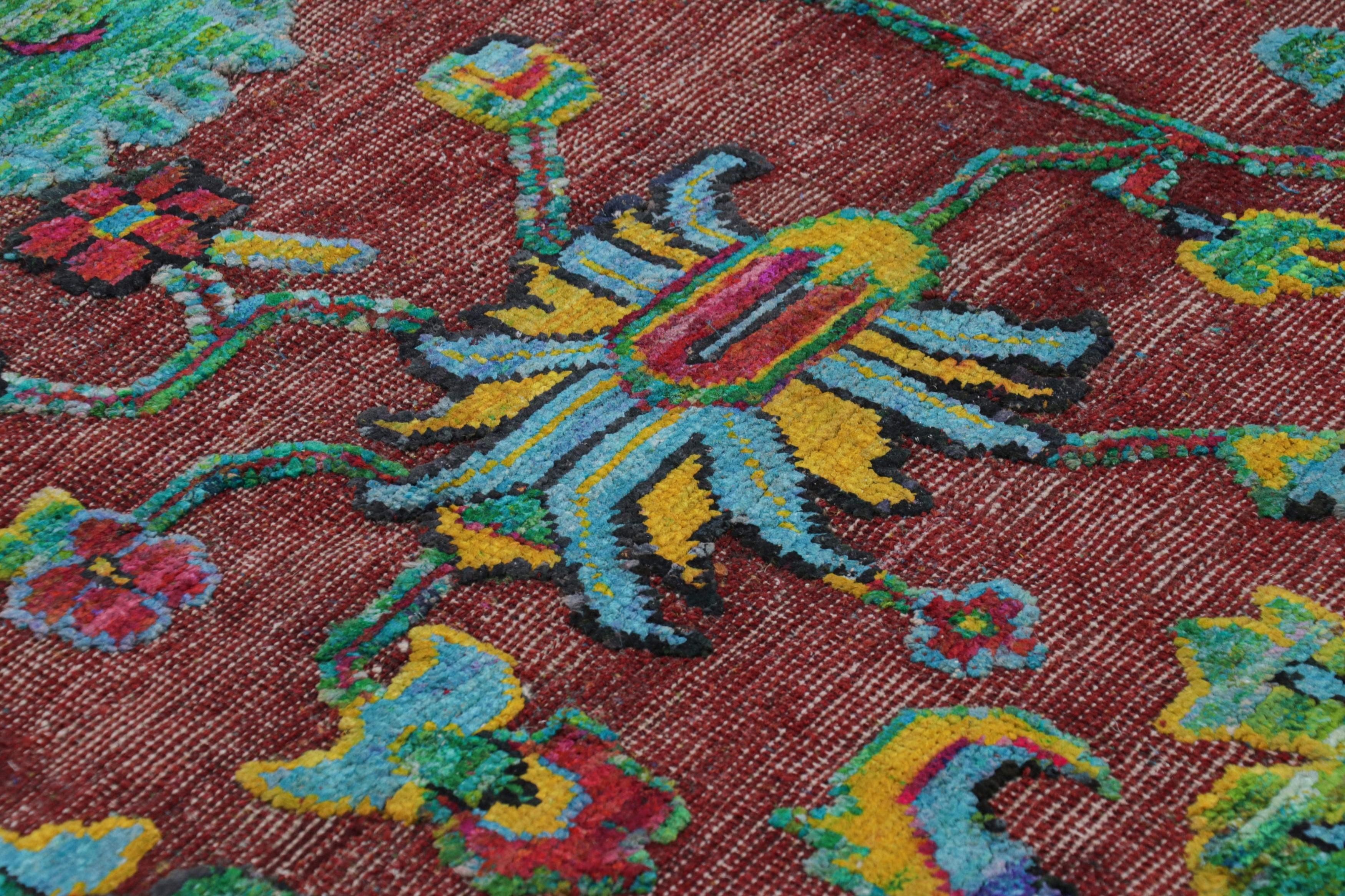 Lana Rug & Kilim: Tappeto in stile Oushak in borgogna e blu con motivi floreali in vendita