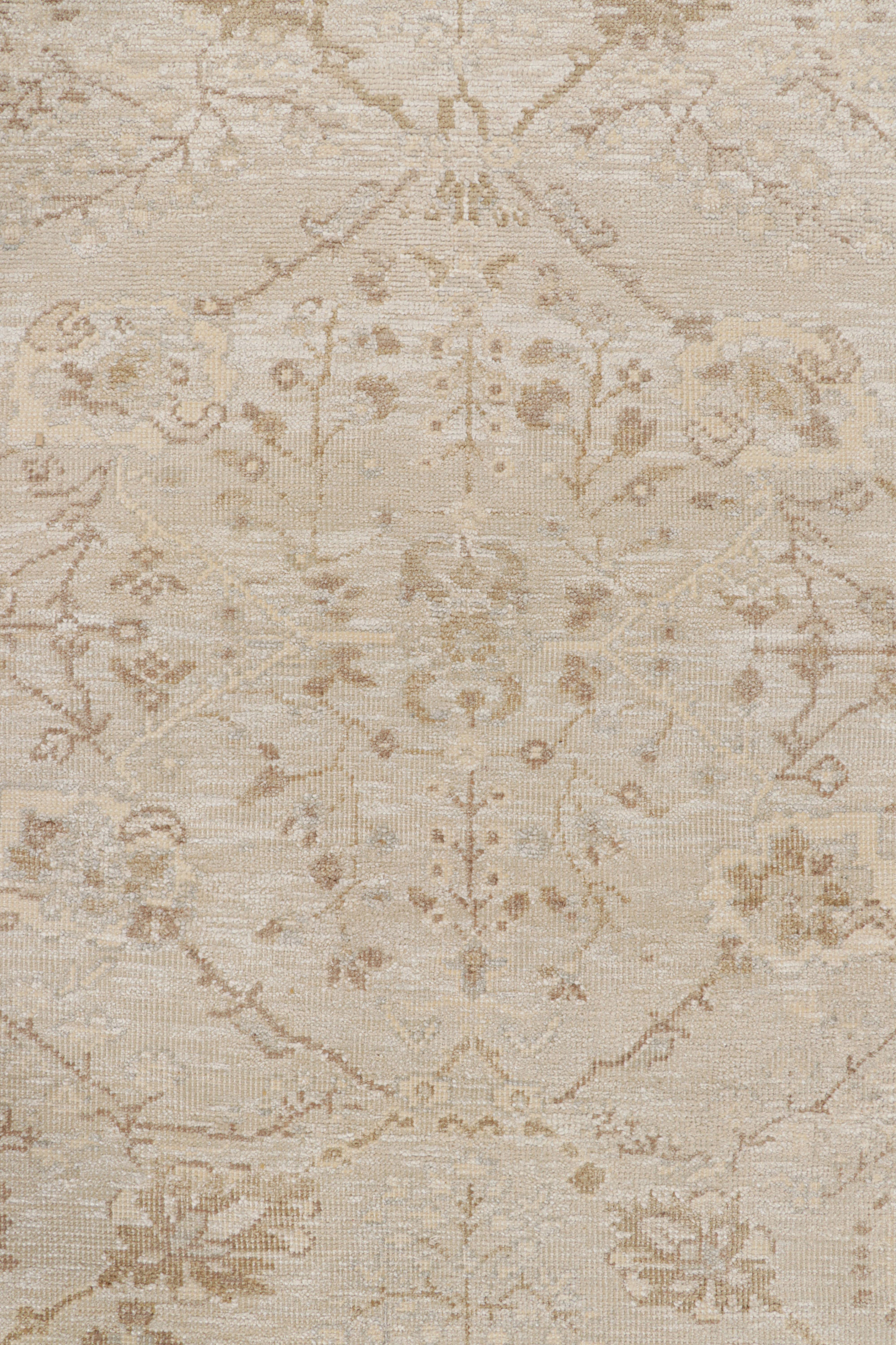 Indiano Rug & Kilim - Tappeto in stile Oushak nei colori crema, grigio e avorio con motivi floreali geometrici in vendita