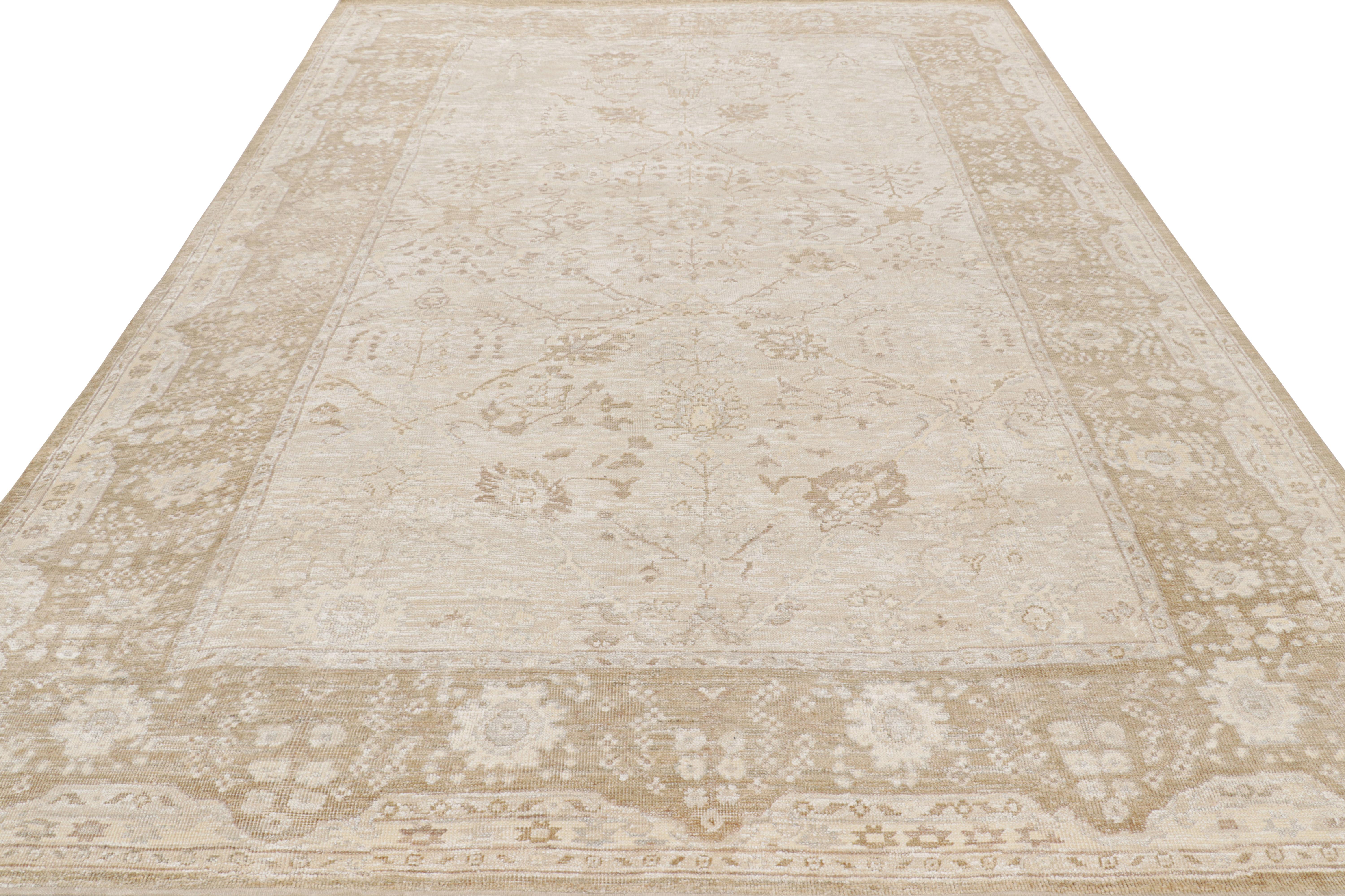 Annodato a mano Rug & Kilim - Tappeto in stile Oushak nei colori crema, grigio e avorio con motivi floreali geometrici in vendita