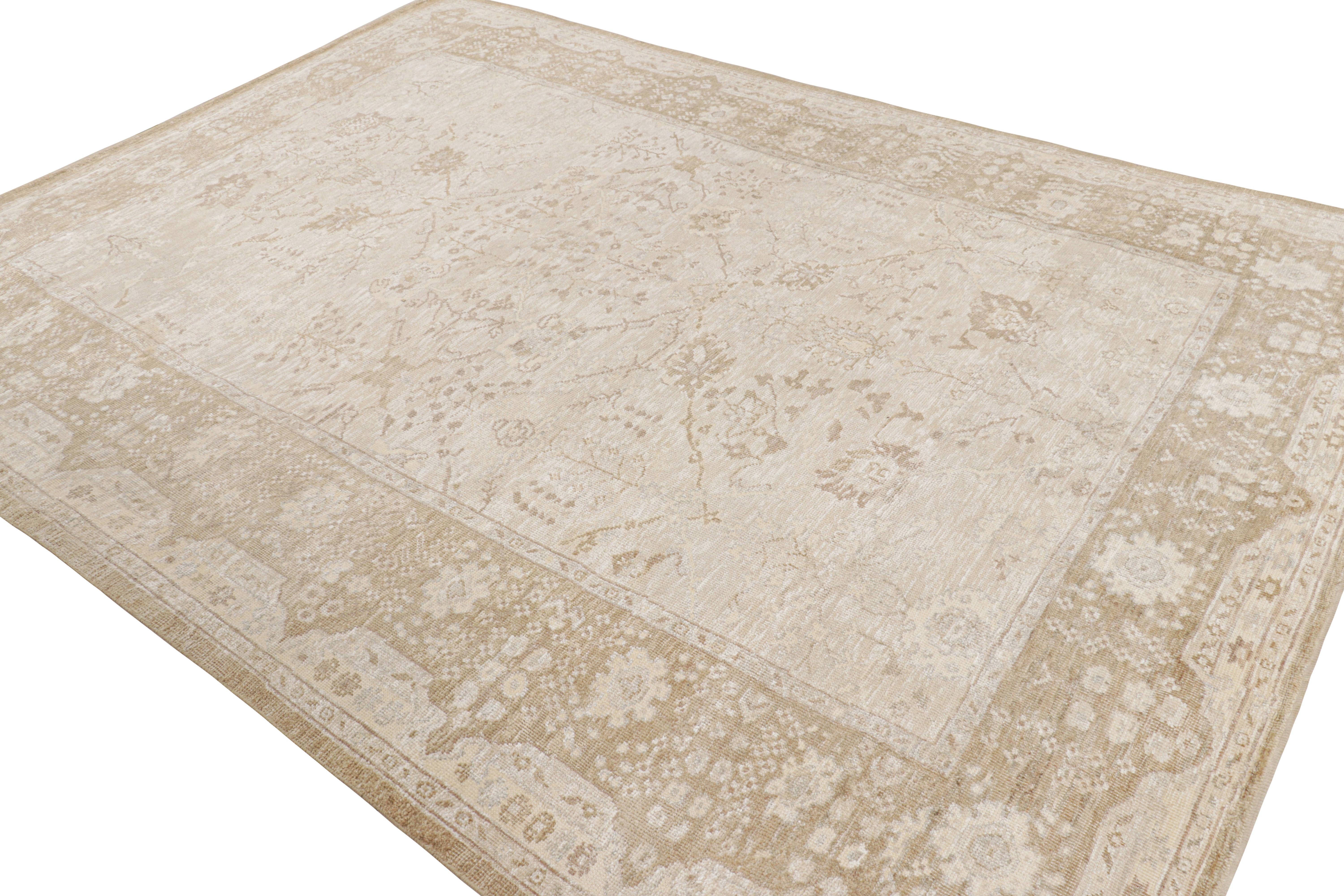Rug & Kilim - Tappeto in stile Oushak nei colori crema, grigio e avorio con motivi floreali geometrici In condizioni Nuovo in vendita a Long Island City, NY