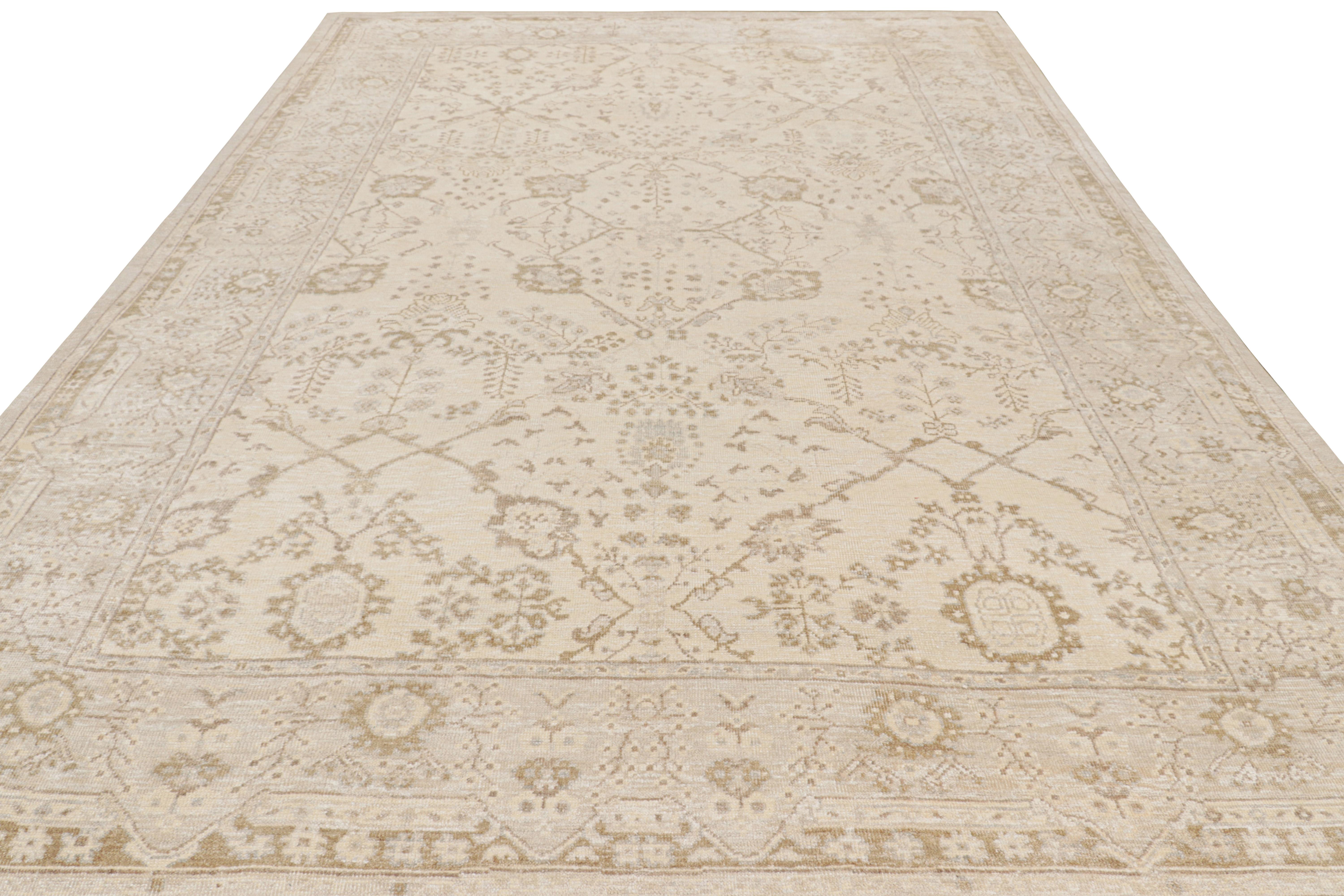 Alfombra estilo Oushak de Rug & Kilim en crema, topo y marfil Motivos florales geométricos en Nuevo estado para la venta en Long Island City, NY