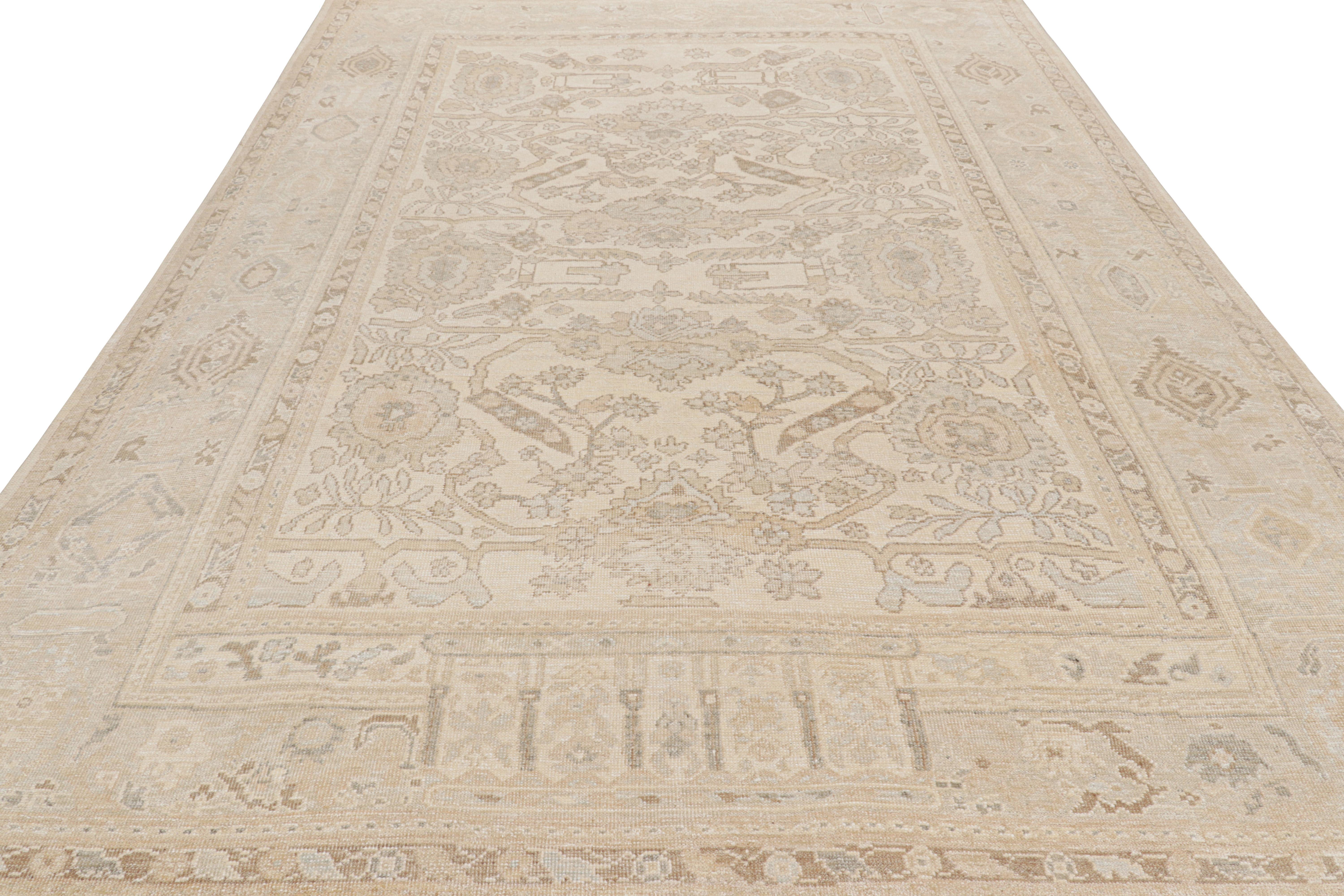 Noué à la main Rug & Kilim's Oushak Style Rug in Cream, White, Beige Geometric Floral Patterns (Motifs floraux géométriques) en vente