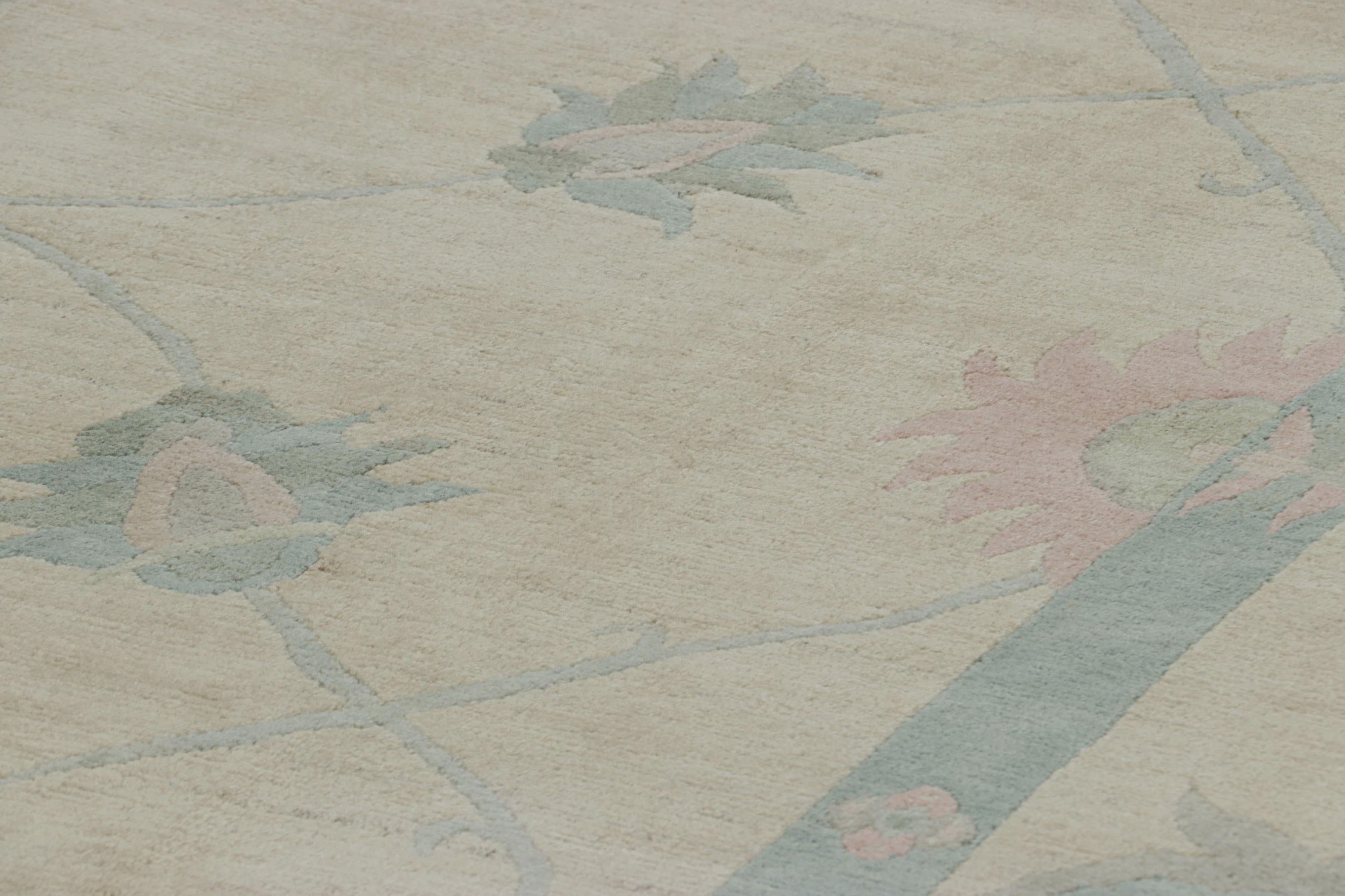 Ce tapis 9x12 de la Collection Modern Classics de Rug & Kilim représente une nouvelle ligne inspirée des tapis Oushak anciens et vintage - fabriqués avec de la laine nouée à la main dans l'une de nos qualités de poils népalais haut de gamme les plus