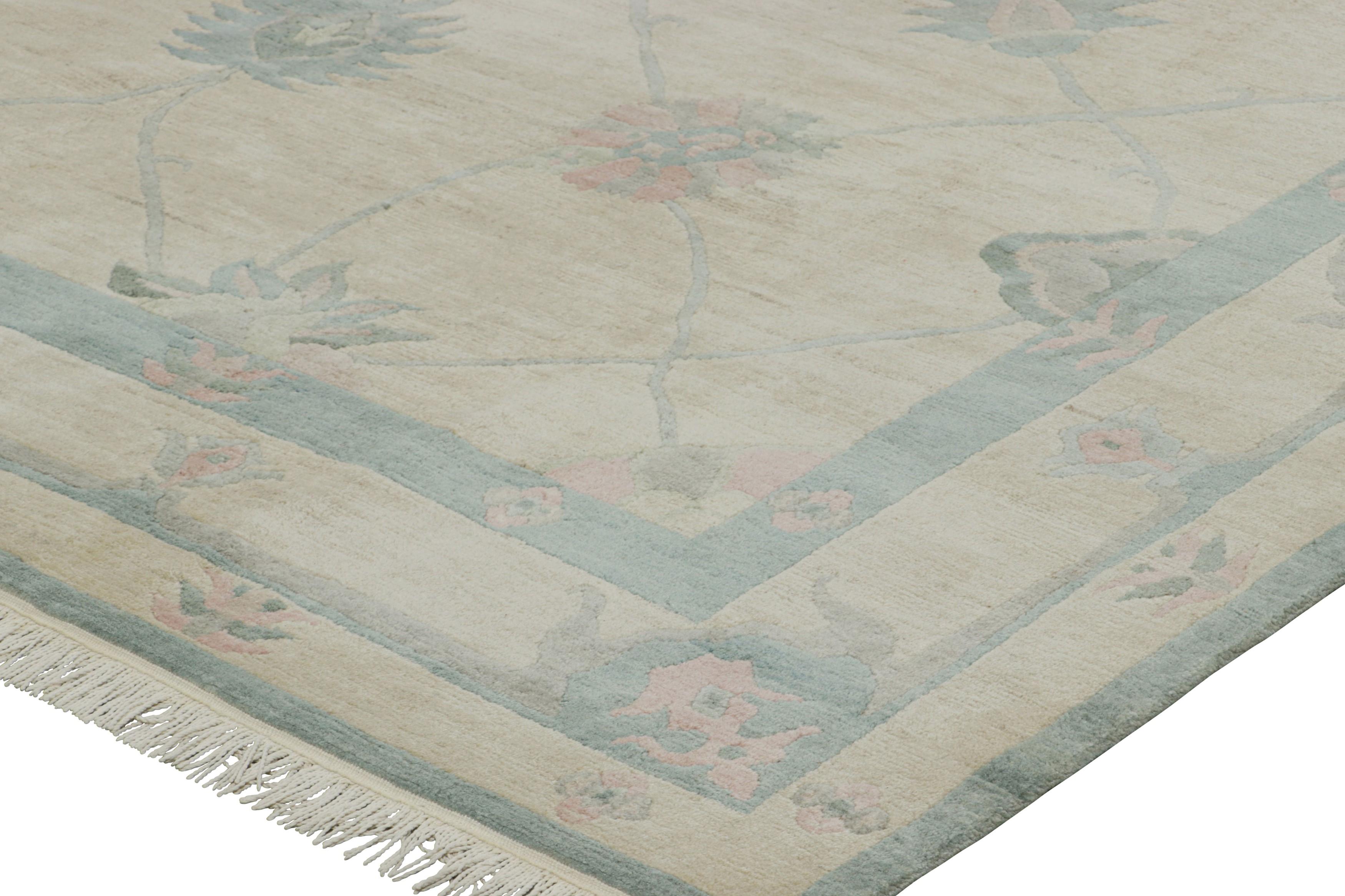 Rug & Kilim's Oushak Style Rug in Cream with Slate Blue Floral Patterns (tapis de style Oushak en crème avec motifs floraux en bleu ardoise) Neuf - En vente à Long Island City, NY