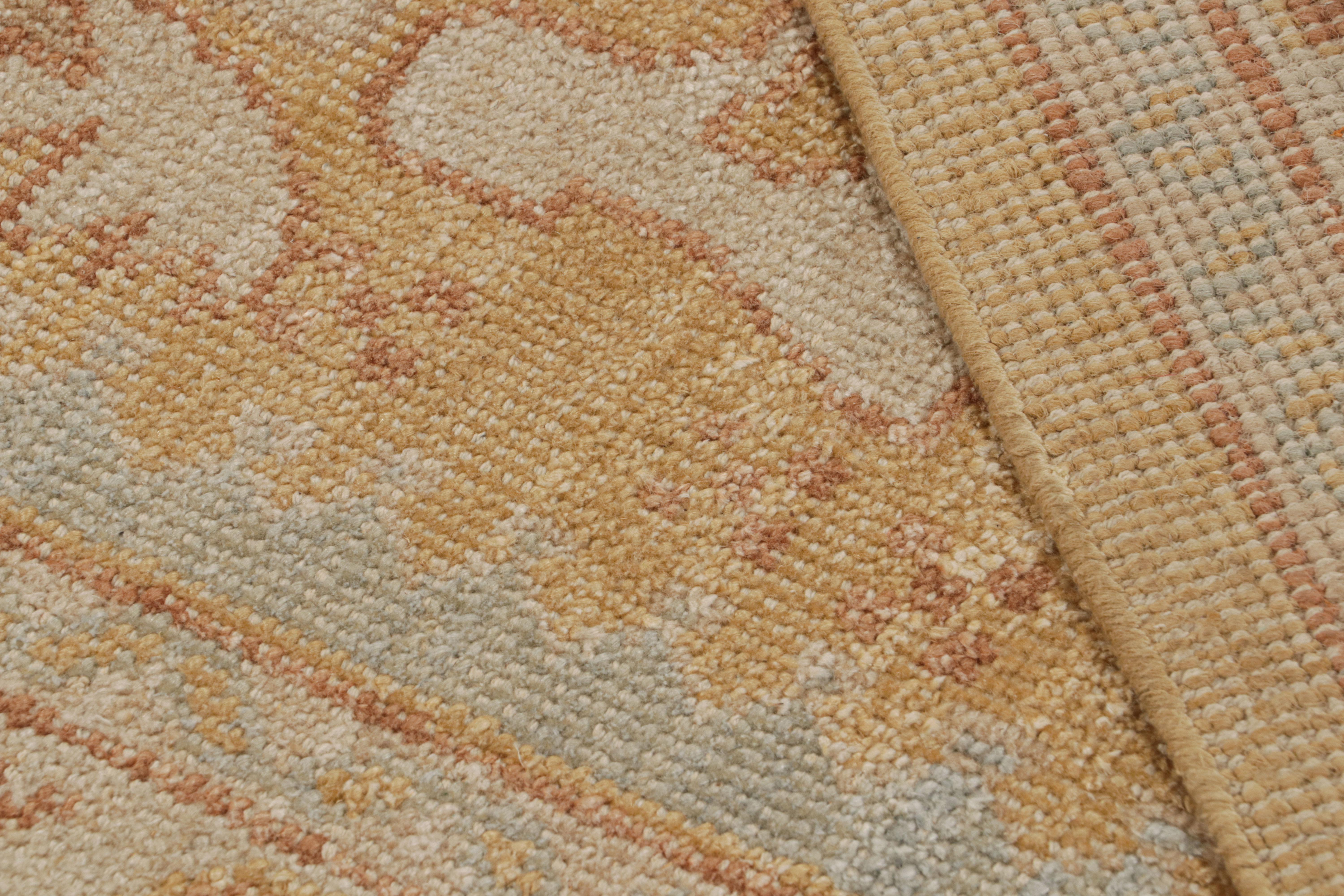 Lana Rug & Kilim - Tappeto in stile Oushak in oro con motivi floreali all over in vendita
