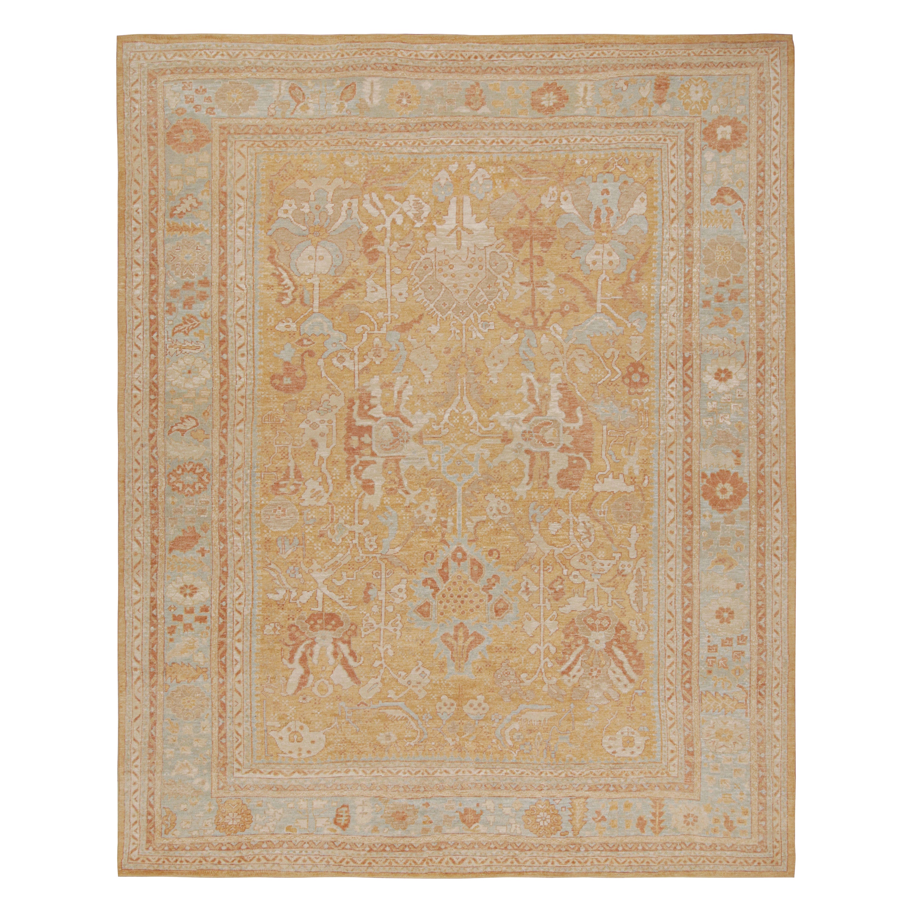 Rug & Kilim's Oushak Style Rug in Gold With All Over Floral Patterns (tapis de style Oushak en or avec motifs floraux)