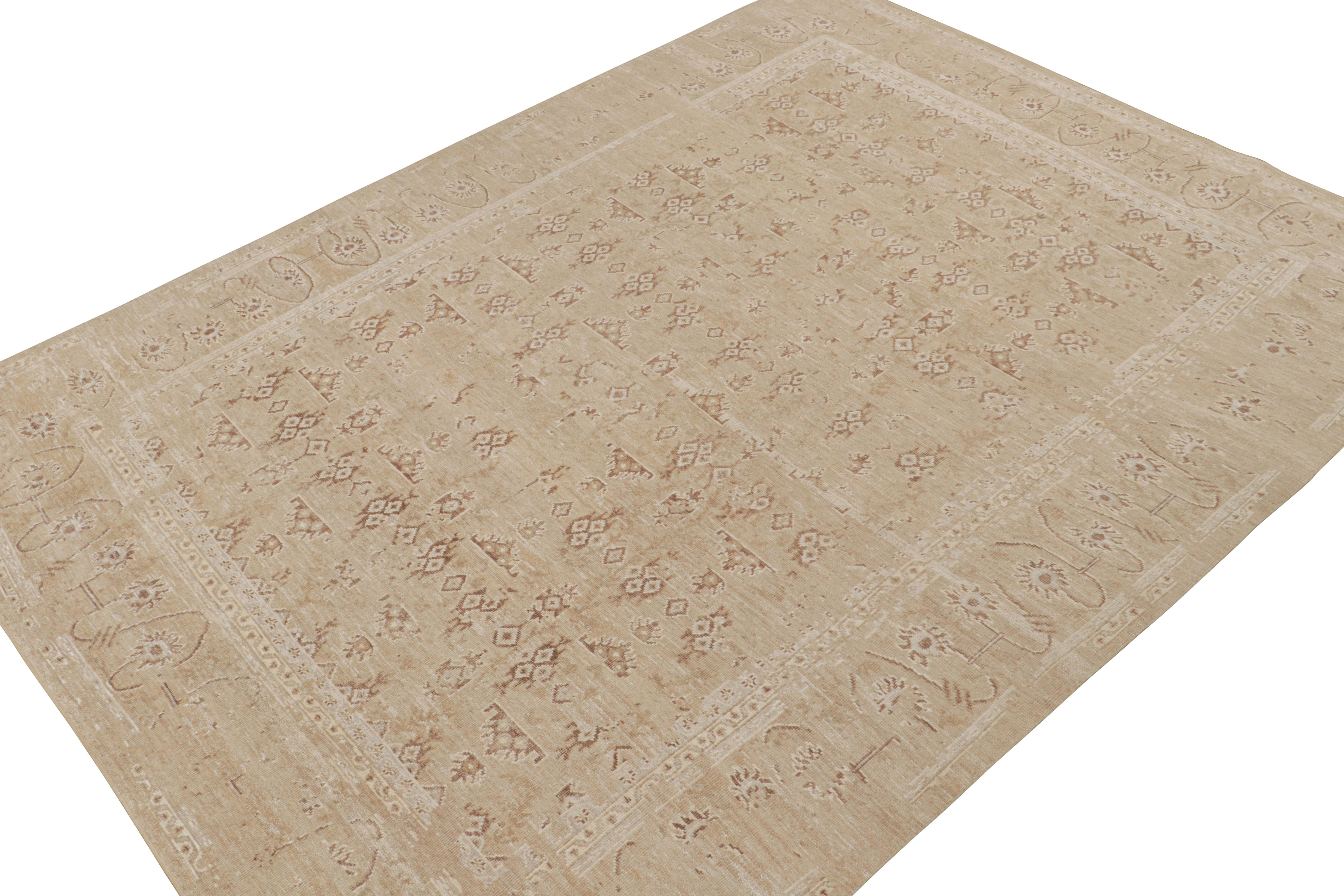 Handgeknüpft aus Seide, ein 10x14 Stück aus unserer neuen Teppichlinie in dieser Kollektion, die von antiken Oushak-Teppichen inspiriert ist.

Über das Design:

Dieses Stück ist mit einem floralen Muster in Brauntönen überzogen. Das Design ergänzt