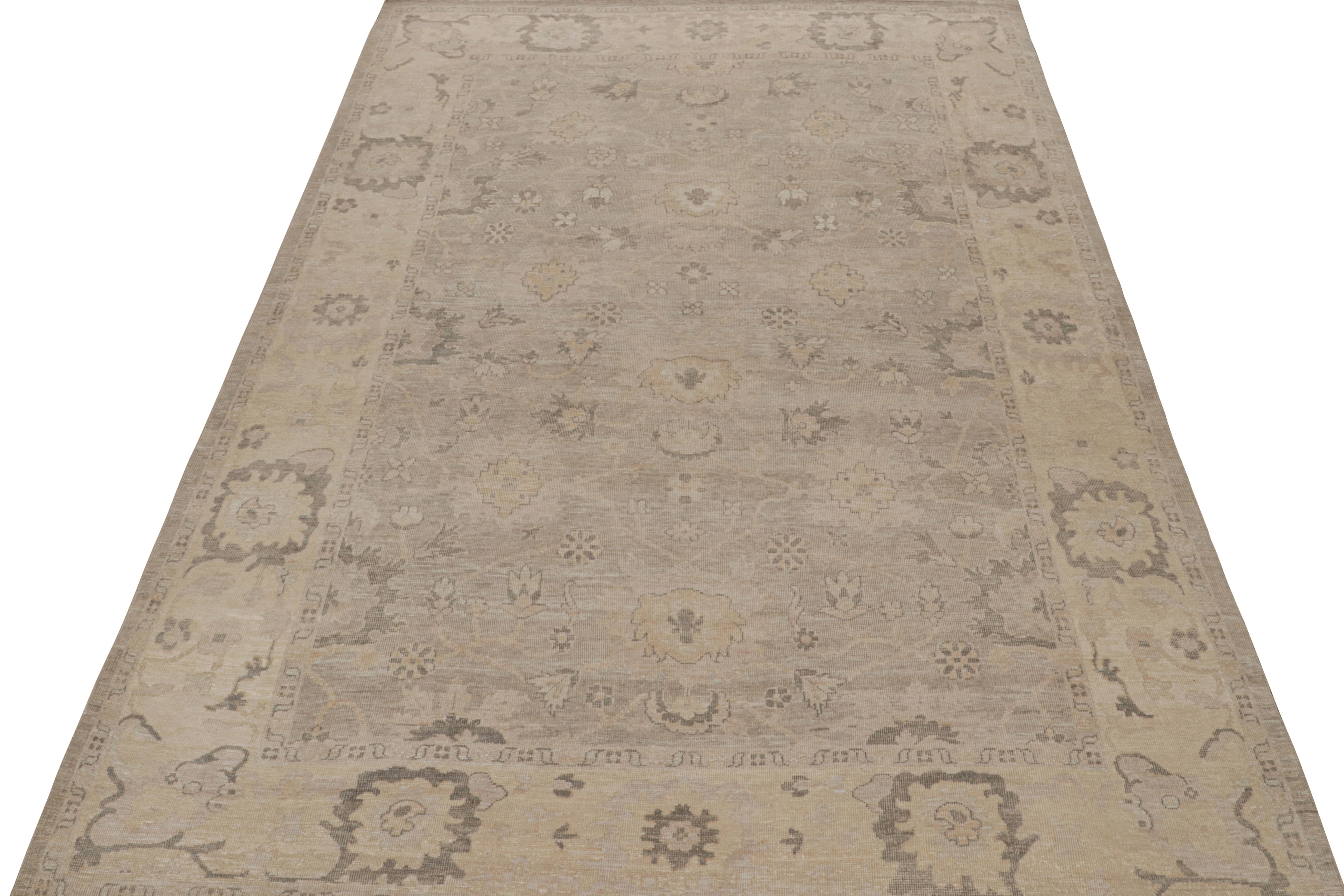 Indien Tapis Oushak de Rug & Kilim à motifs floraux gris et beige en vente