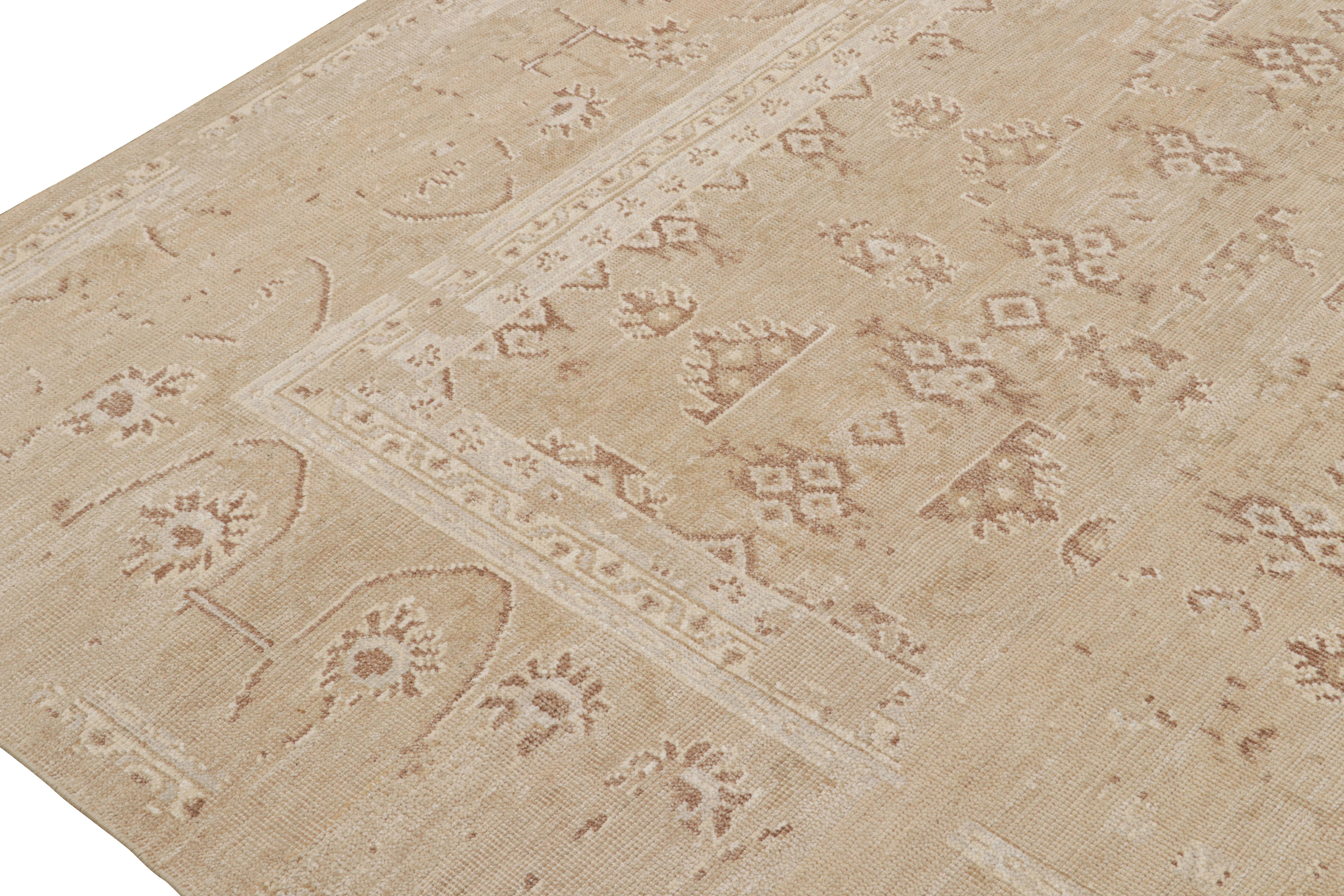 Oushak-Teppich von Rug & Kilim mit Blumenmustern in Grau und Beige im Zustand „Neu“ im Angebot in Long Island City, NY