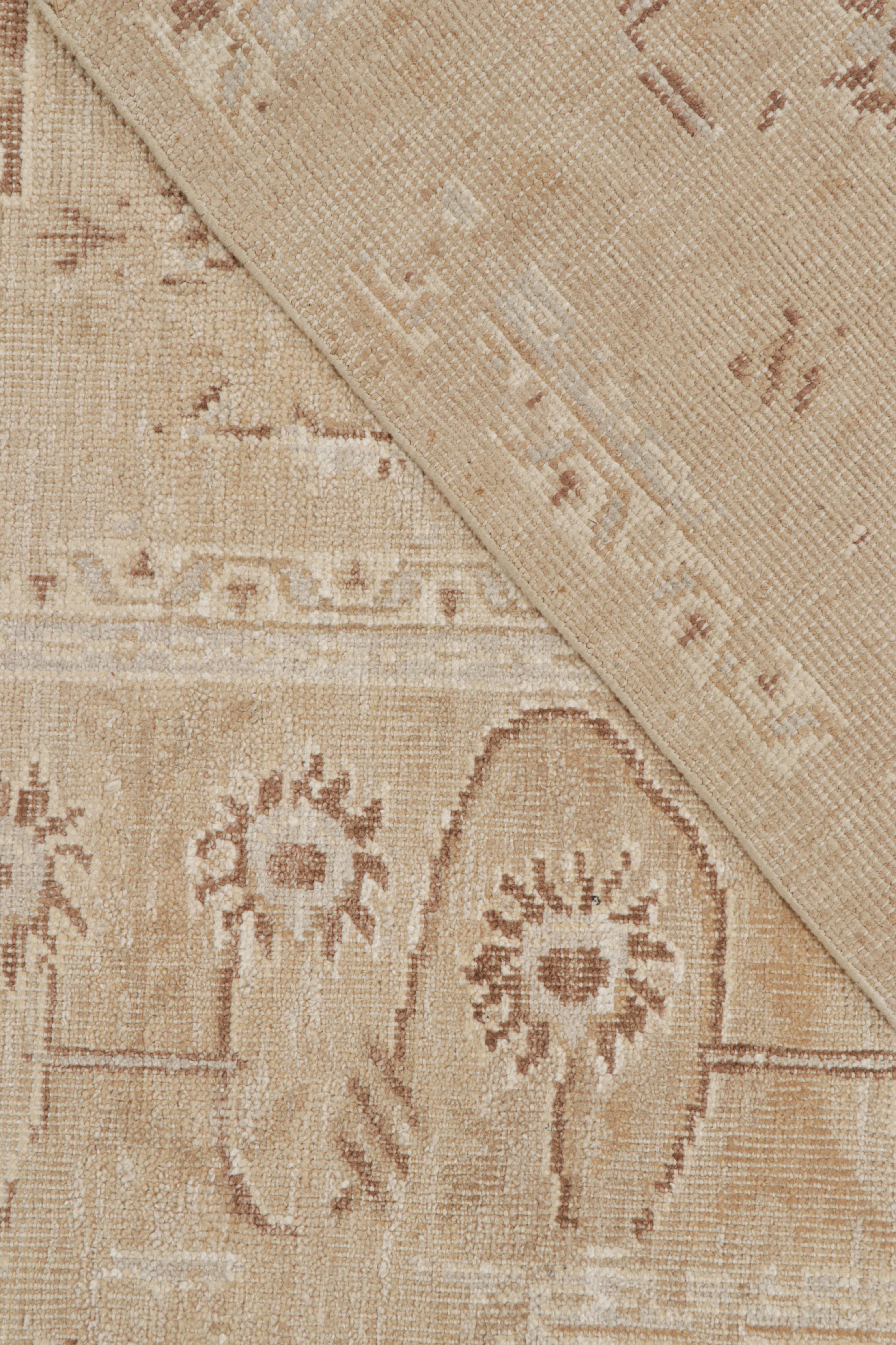 Oushak-Teppich von Rug & Kilim mit Blumenmustern in Grau und Beige (Seide) im Angebot