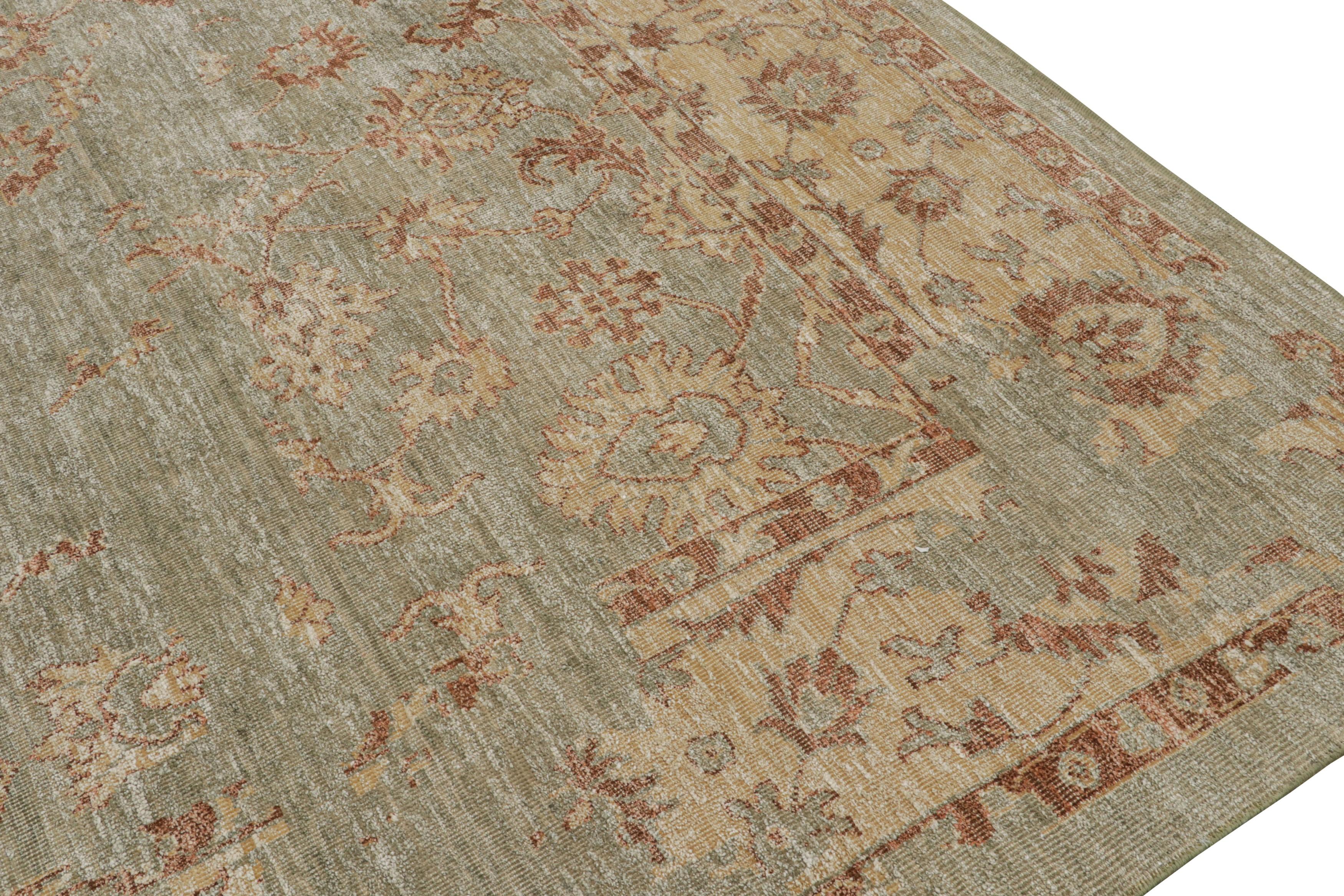 Rug & Kilim's Oushak Style Rug in Green with Gold and Rust Floral Patterns (tapis de style Oushak en vert avec des motifs floraux or et rouille) Neuf - En vente à Long Island City, NY