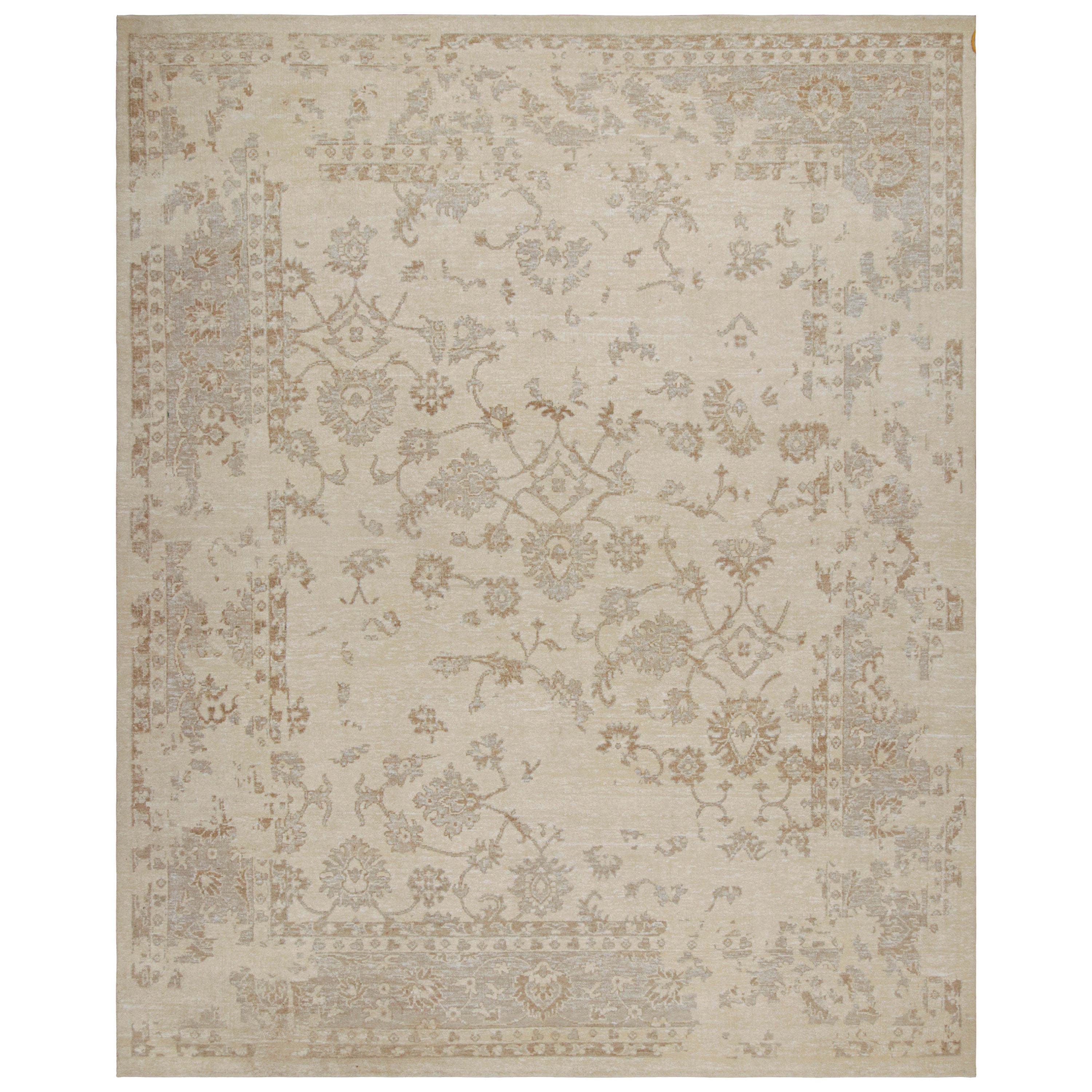 Rug & Kilim's Oushak-Teppich in Greige & Brown mit Blumenmustern