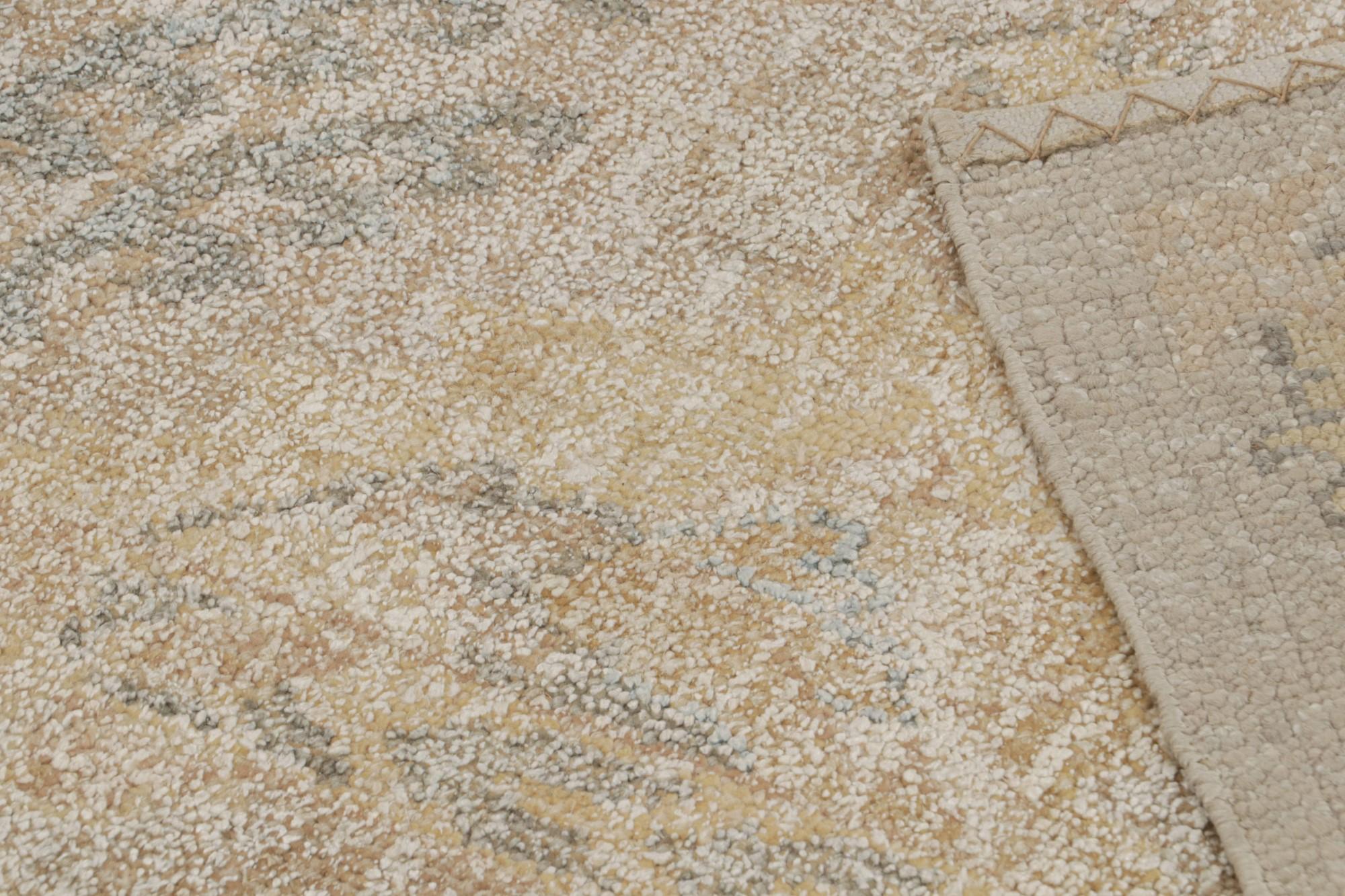 Rug & Kilim's Oushak Style Teppich in Grau, Beige und Gold mit Blumenmustern (Wolle) im Angebot