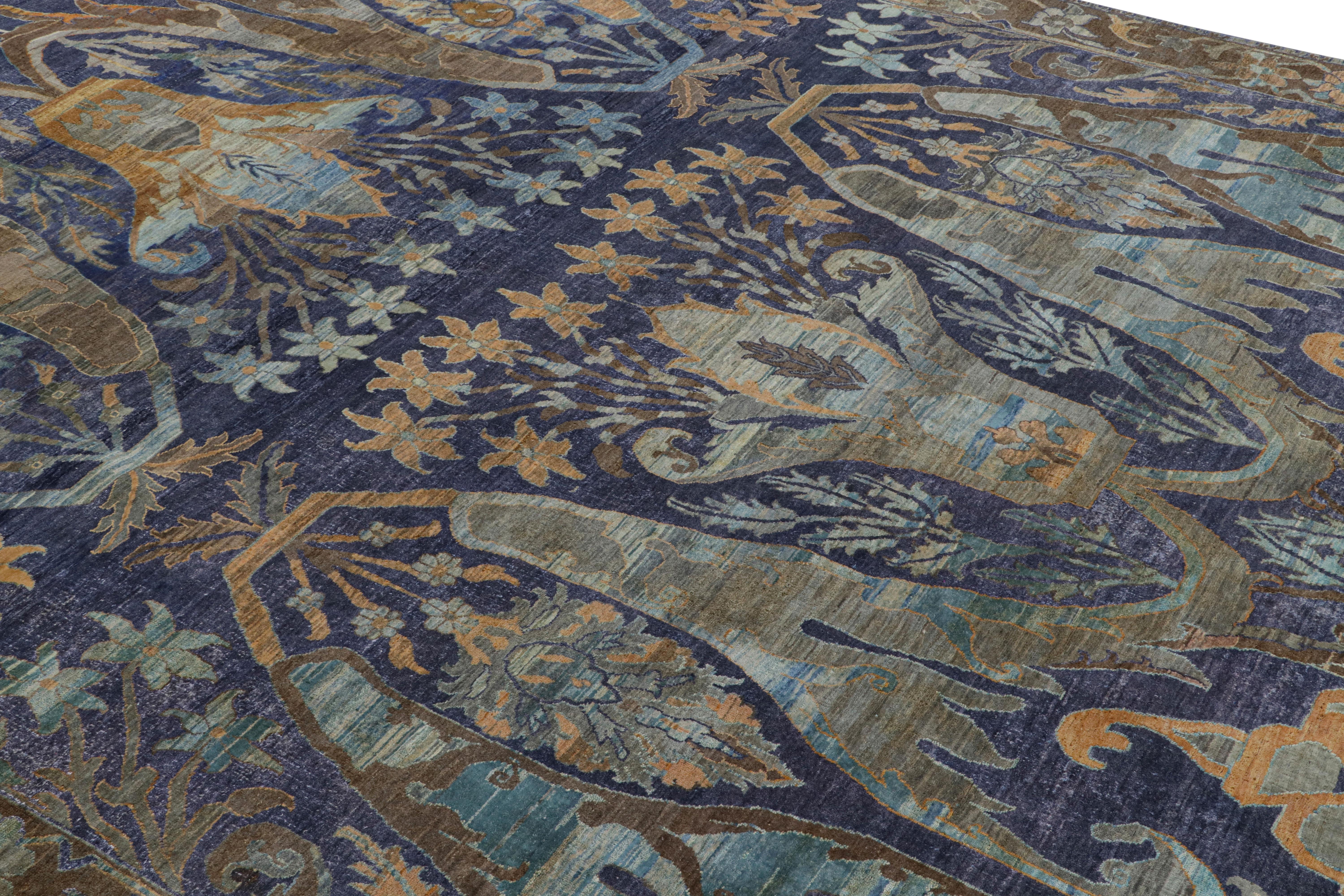 Dieser 9x13 große Teppich aus handgeknüpfter Wolle stammt aus der Modern Classics Collection'S von Rug & Kilim. 

Über das Design:

Der Teppich spiegelt eine kühne neue Sichtweise auf ein seltenes klassisches Design wider - insbesondere auf antike