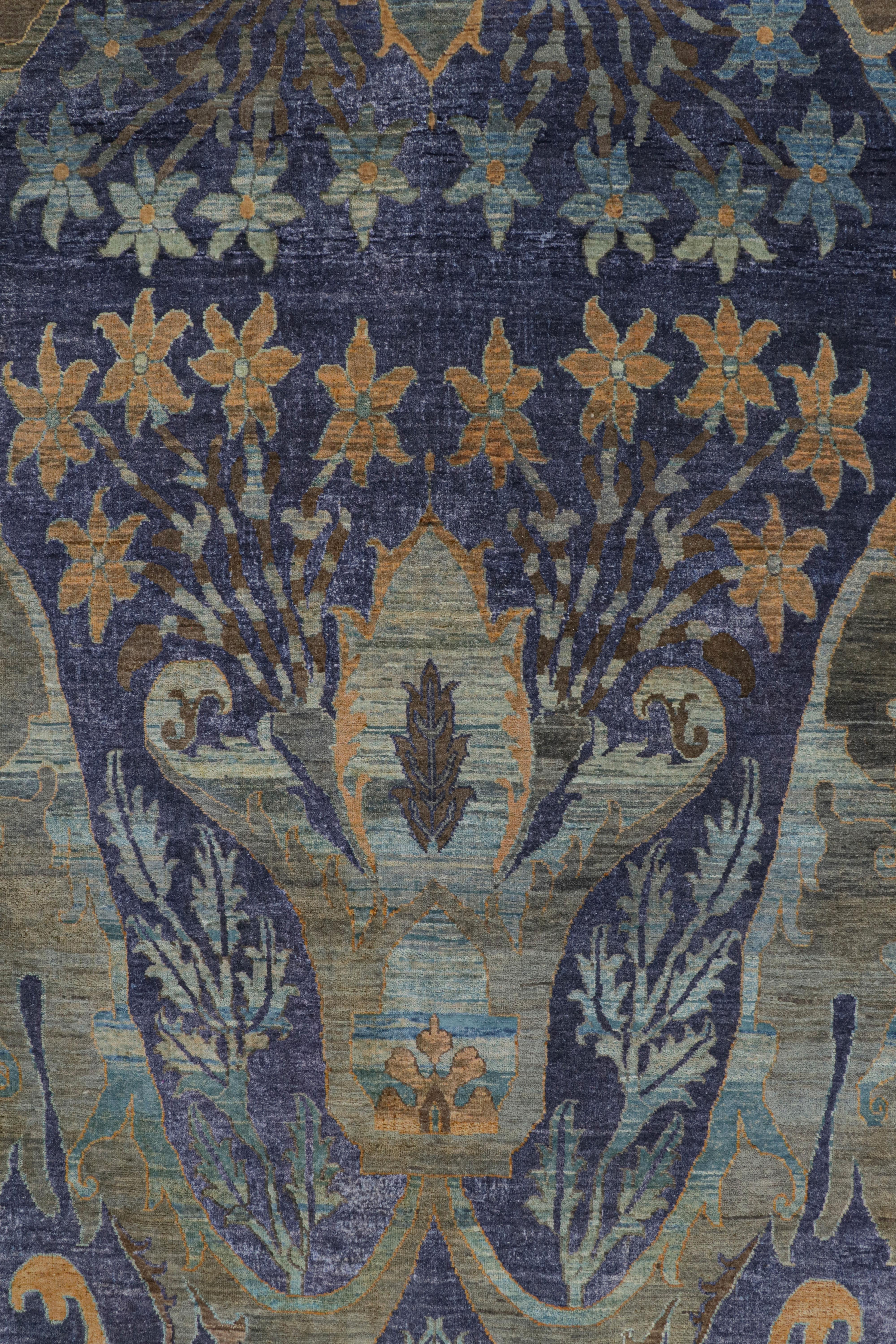 Moderno Rug & Kilim: Tappeto in stile Oushak con motivi floreali indaco, marroni e marroni in vendita