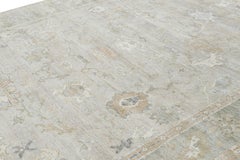Alfombra estilo Oushak de Rug & Kilim en marfil y verde con motivos florales