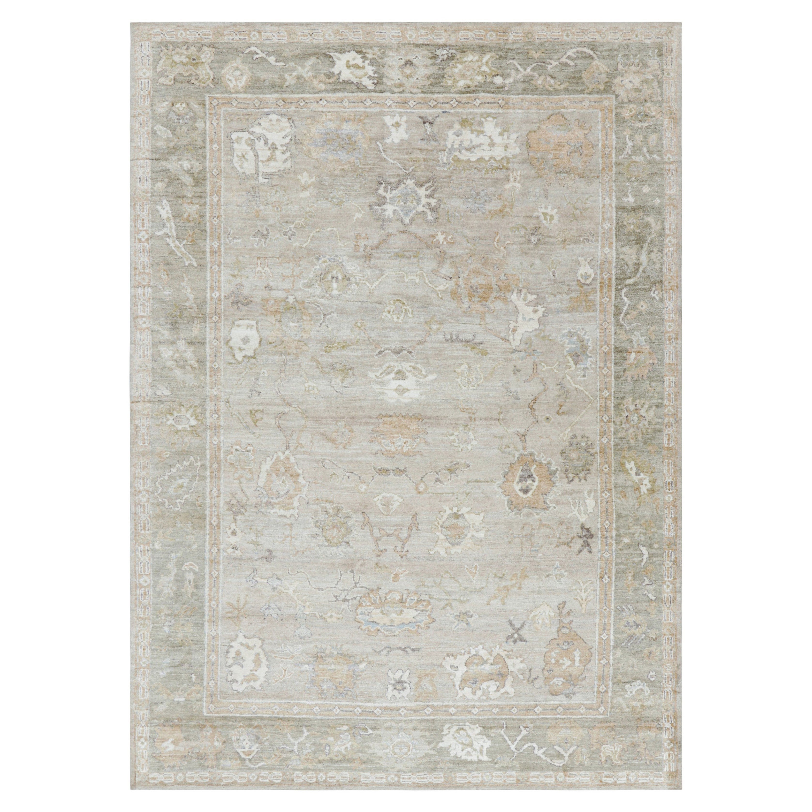 Rug & Kilim's Oushak Style Rug in Ivory and Green with Floral Patterns (tapis de style Oushak en ivoire et vert avec des motifs floraux)
