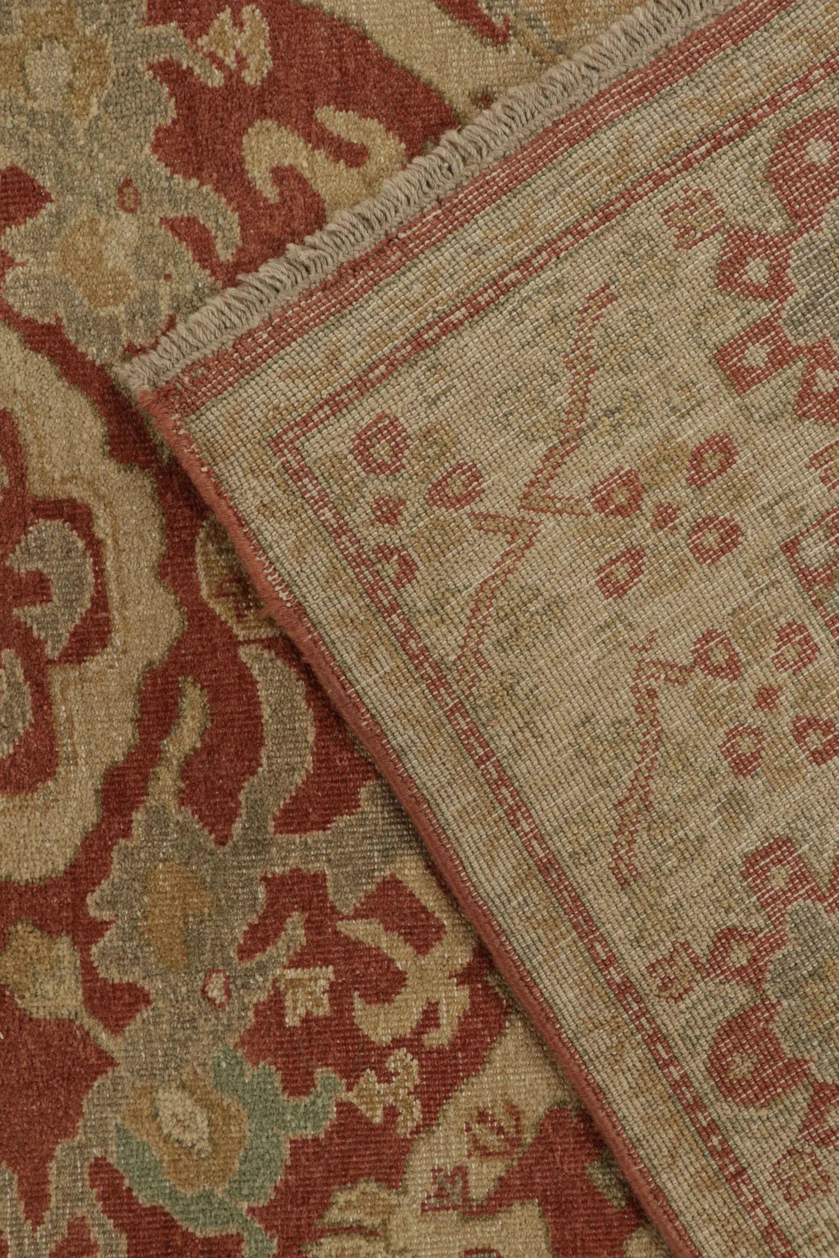 Tapis de style Oushak de Rug & Kilim au motif floral rouge, beige et gris-bleu en vente 3