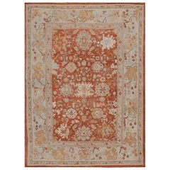 Tappeto in stile Oushak di Rug & Kilim con motivi floreali rossi, blu e marroni