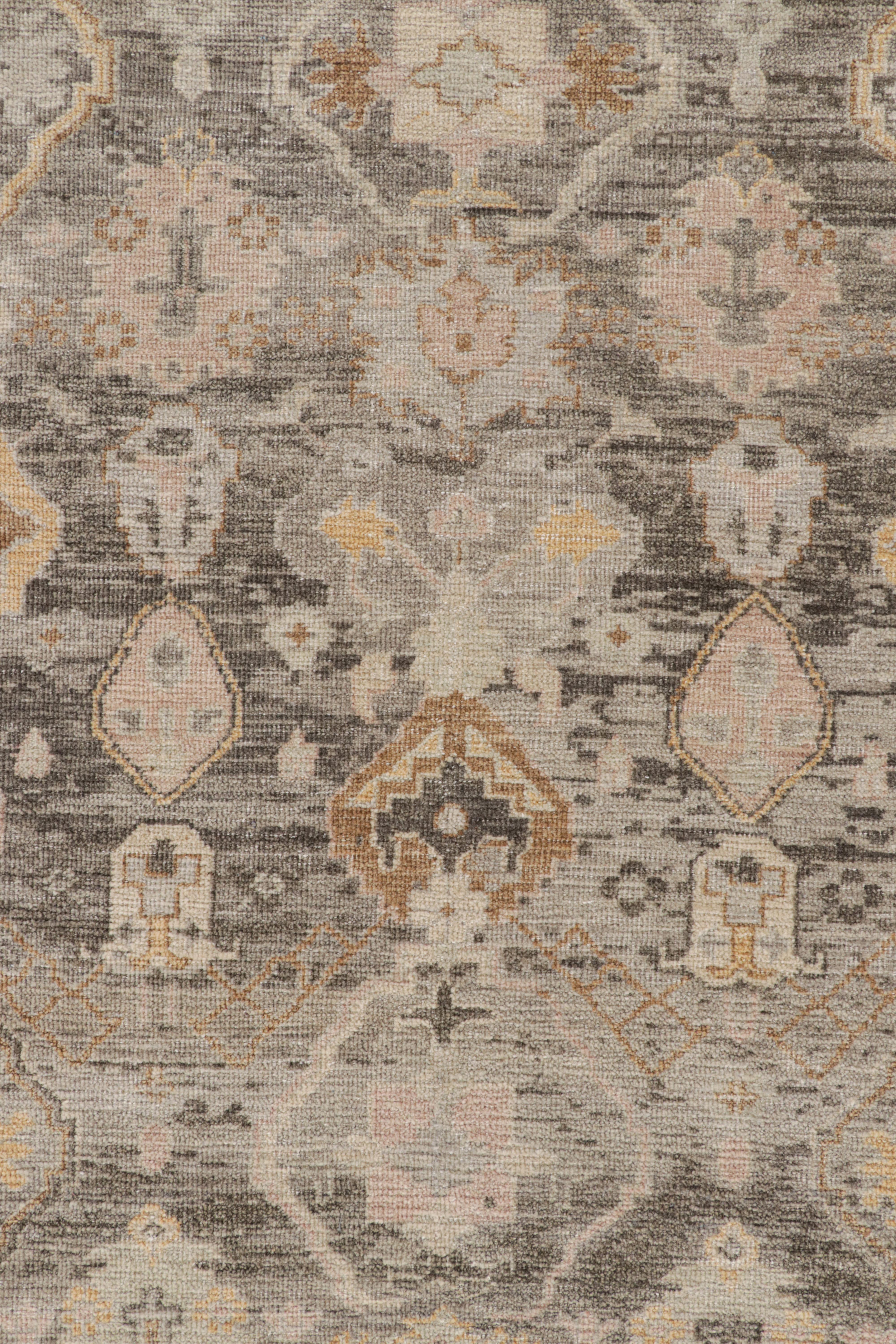 Moderno Rug & Kilim’s Oushak Style Rug in Silver-Gray with Geometric-Floral Patterns in vendita