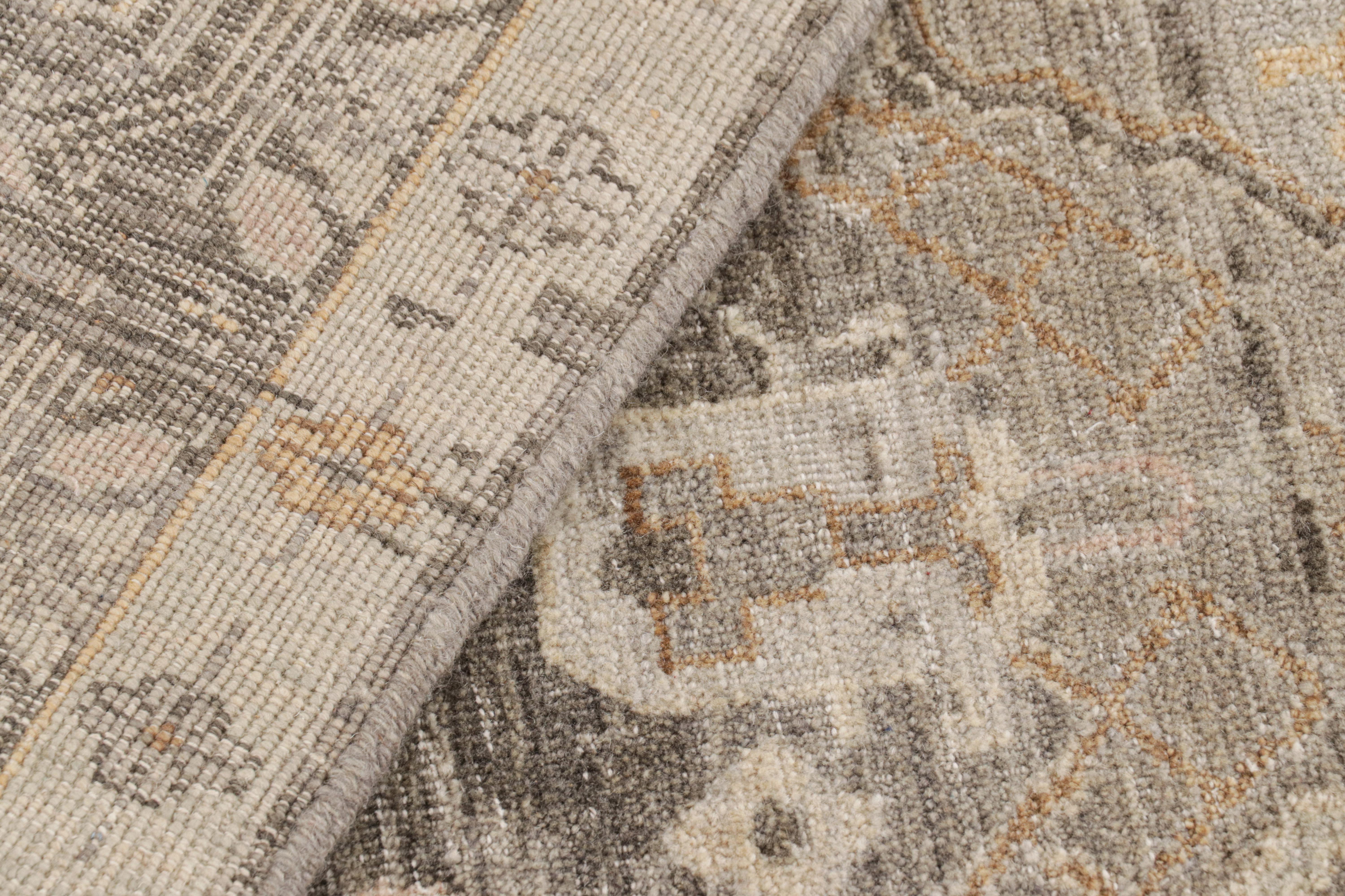 Rug & Kilim's Oushak Style Teppich in Silber-Grau mit geometrisch-floralen Mustern (21. Jahrhundert und zeitgenössisch) im Angebot