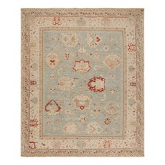 Rug & Kilim's Oushak Style Rug in Sky Blue With All Over Floral Patterns (tapis de style Oushak en bleu ciel avec motifs floraux)