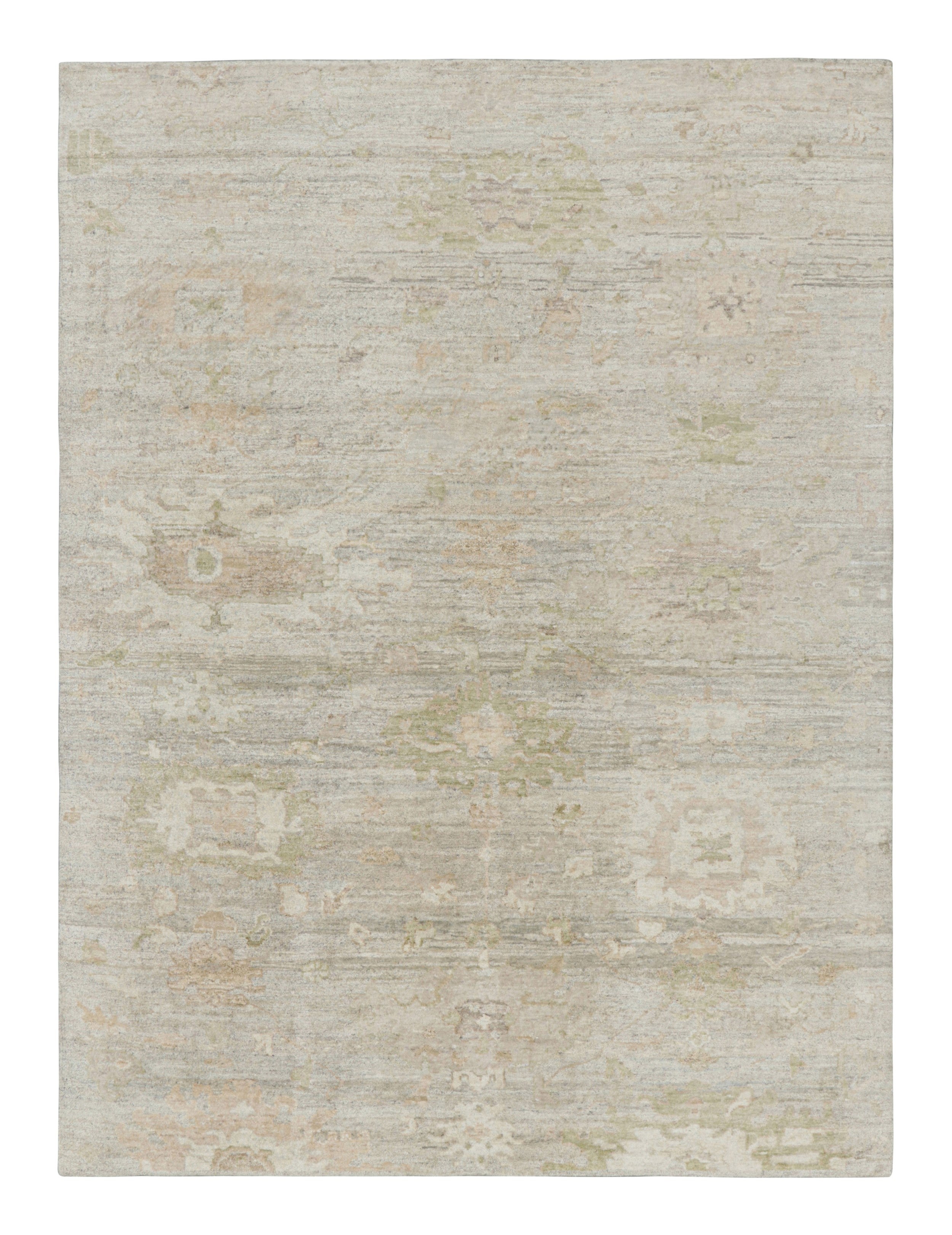 Alfombra de estilo Oushak de Rug & Kilim en blanco, beige y gris con motivos florales