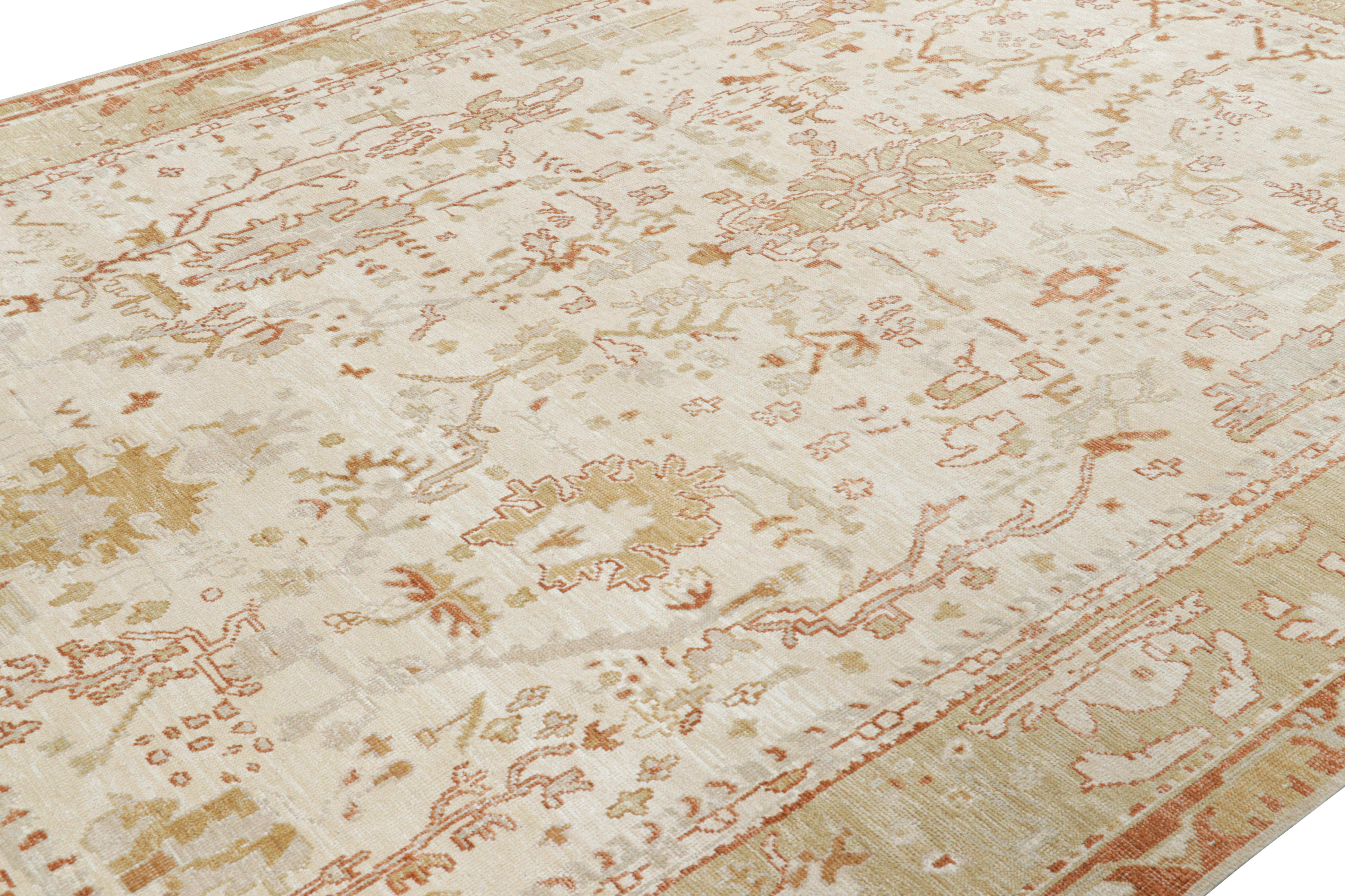 Dieser 9x12 große, handgeknüpfte Teppich aus Wolle und Seide ist eine kühne Neuinterpretation der Oushak-Teppiche in einer der elegantesten neuen Modern Classics Collections'S von Rug & Kilim.

Über das Design:

Großflächige, florale Muster mit