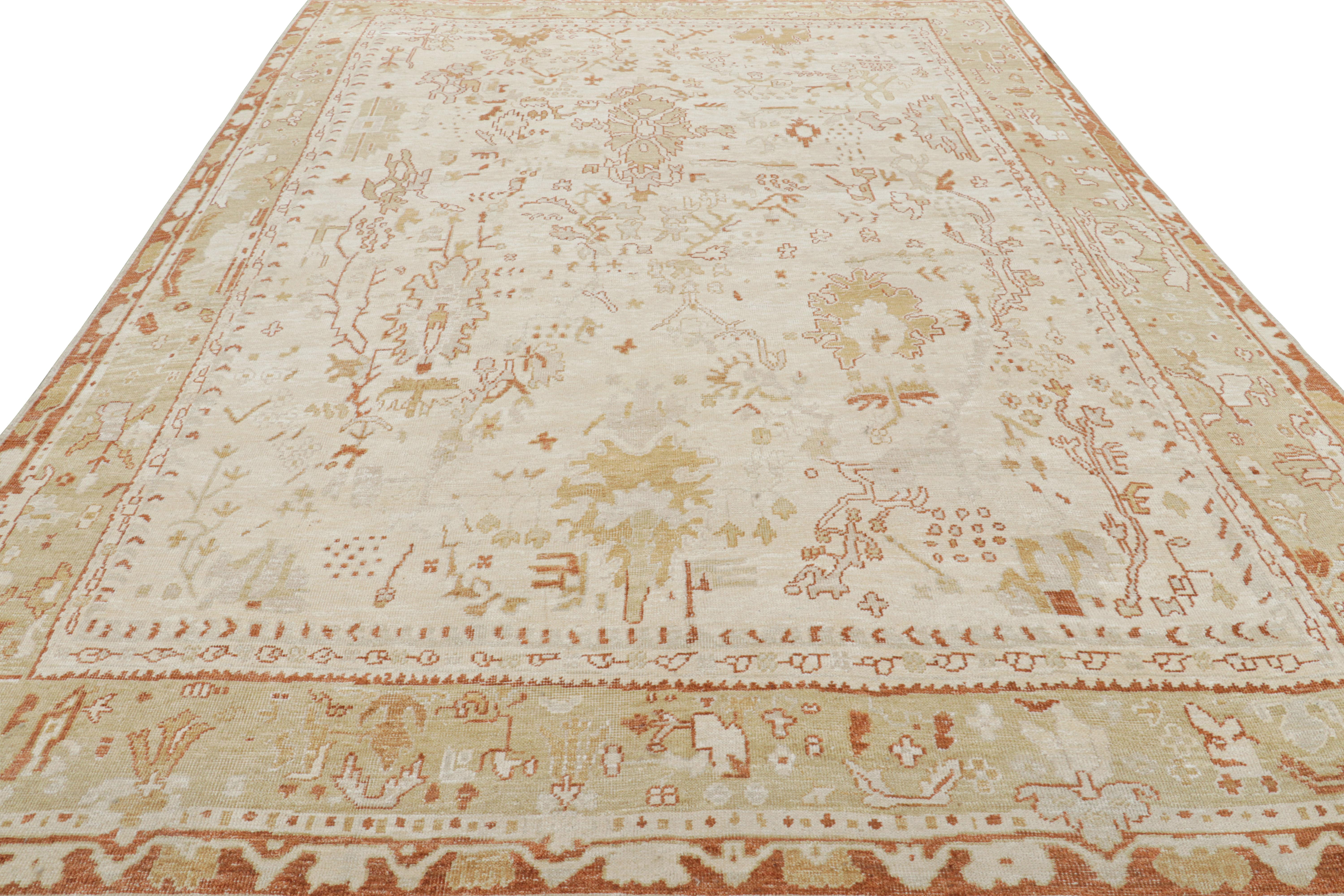 Annodato a mano Rug & Kilim - Tappeto in stile Oushak in bianco con motivi floreali dorati in vendita