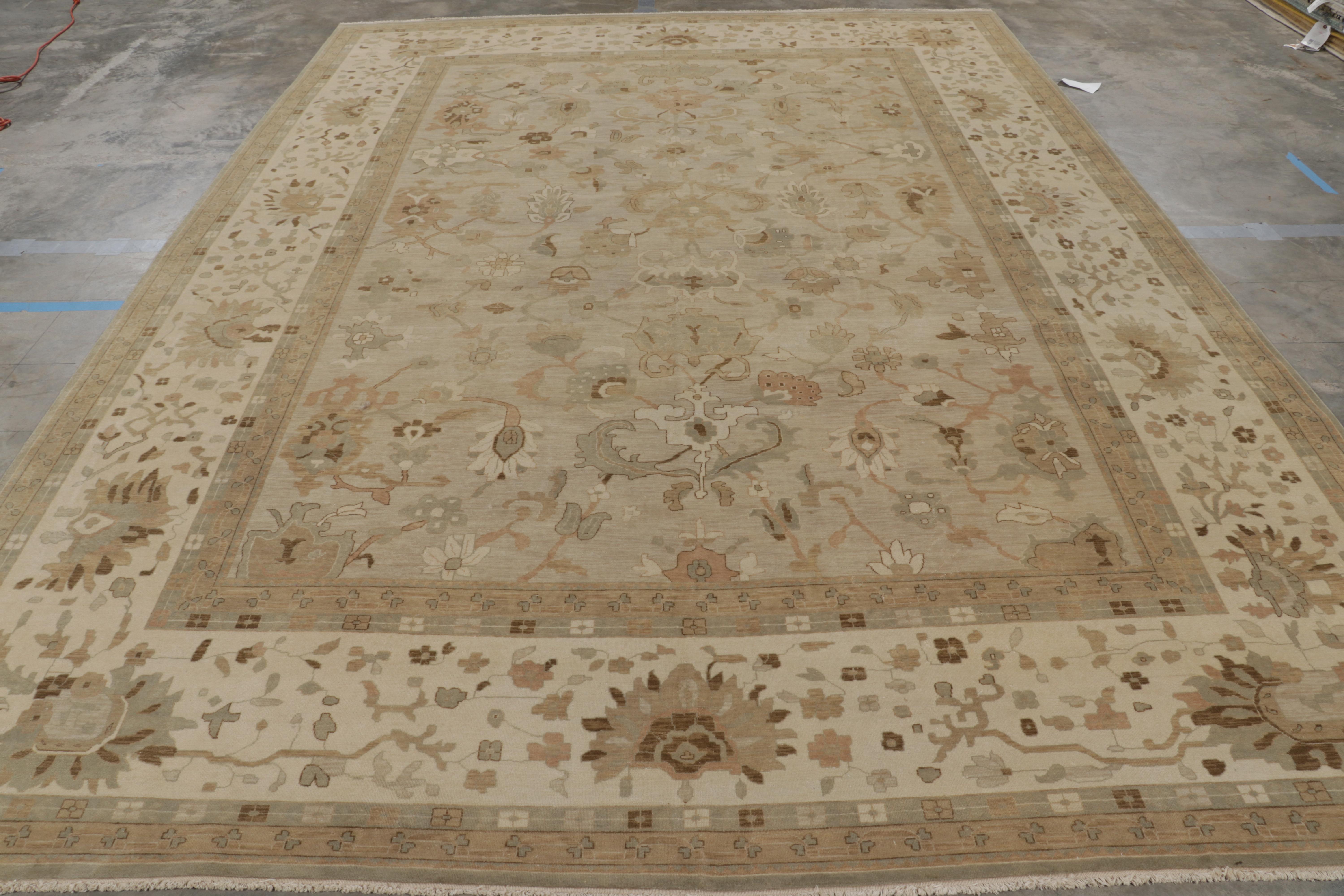 Annodato a mano in lana, questo tappeto 9x13 della Rug & Kilim's Modern Classics Collection rappresenta una nuova linea ispirata ai tappeti Oushak vintage e antichi. 

Sul design: 

Un'idea fondamentale che il direttore di R & K, Jahanshah Nazmiyal,