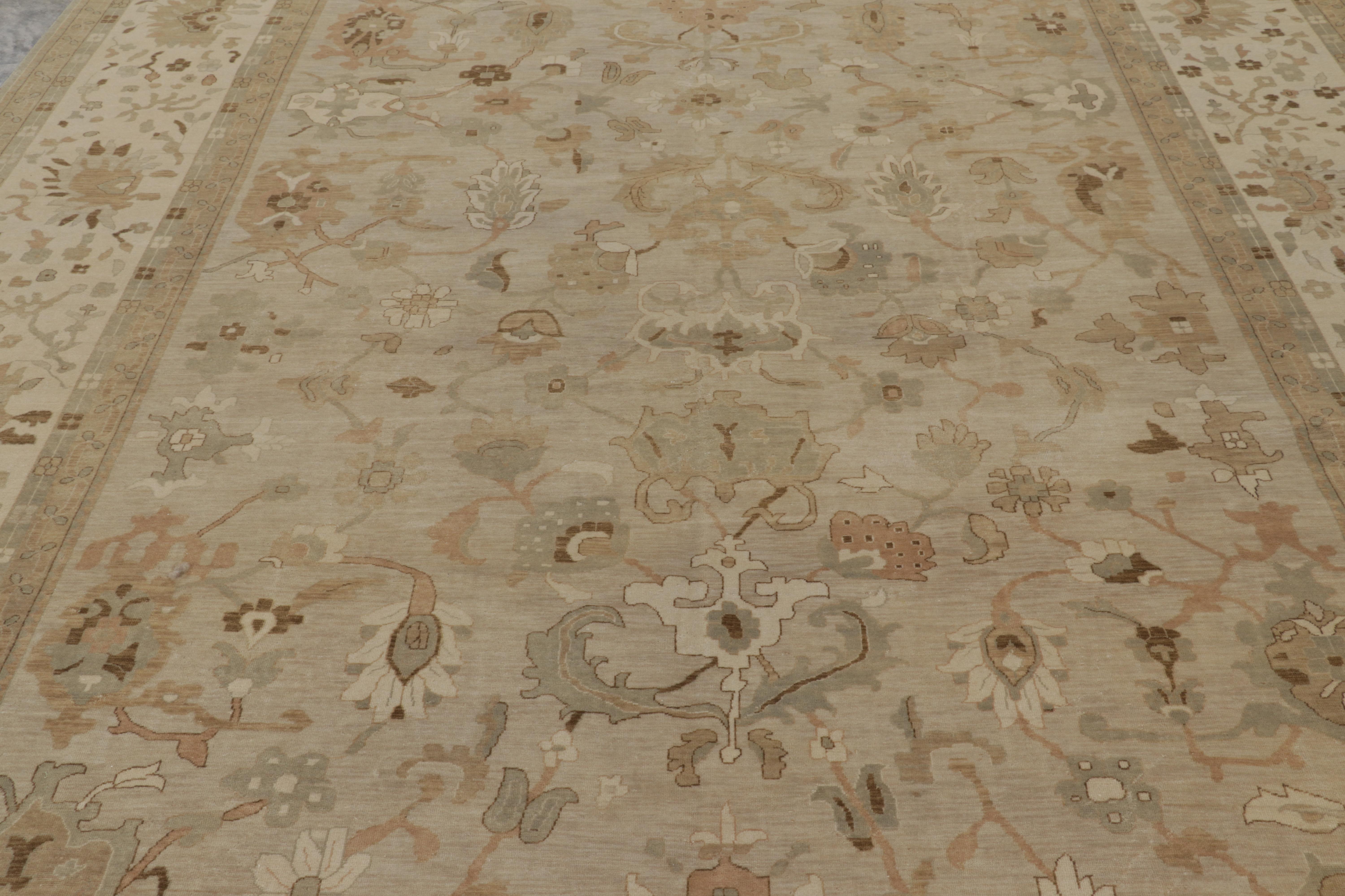 Moderno Rug & Kilim: Tappeto in stile Oushak con motivi floreali beige-marroni in vendita