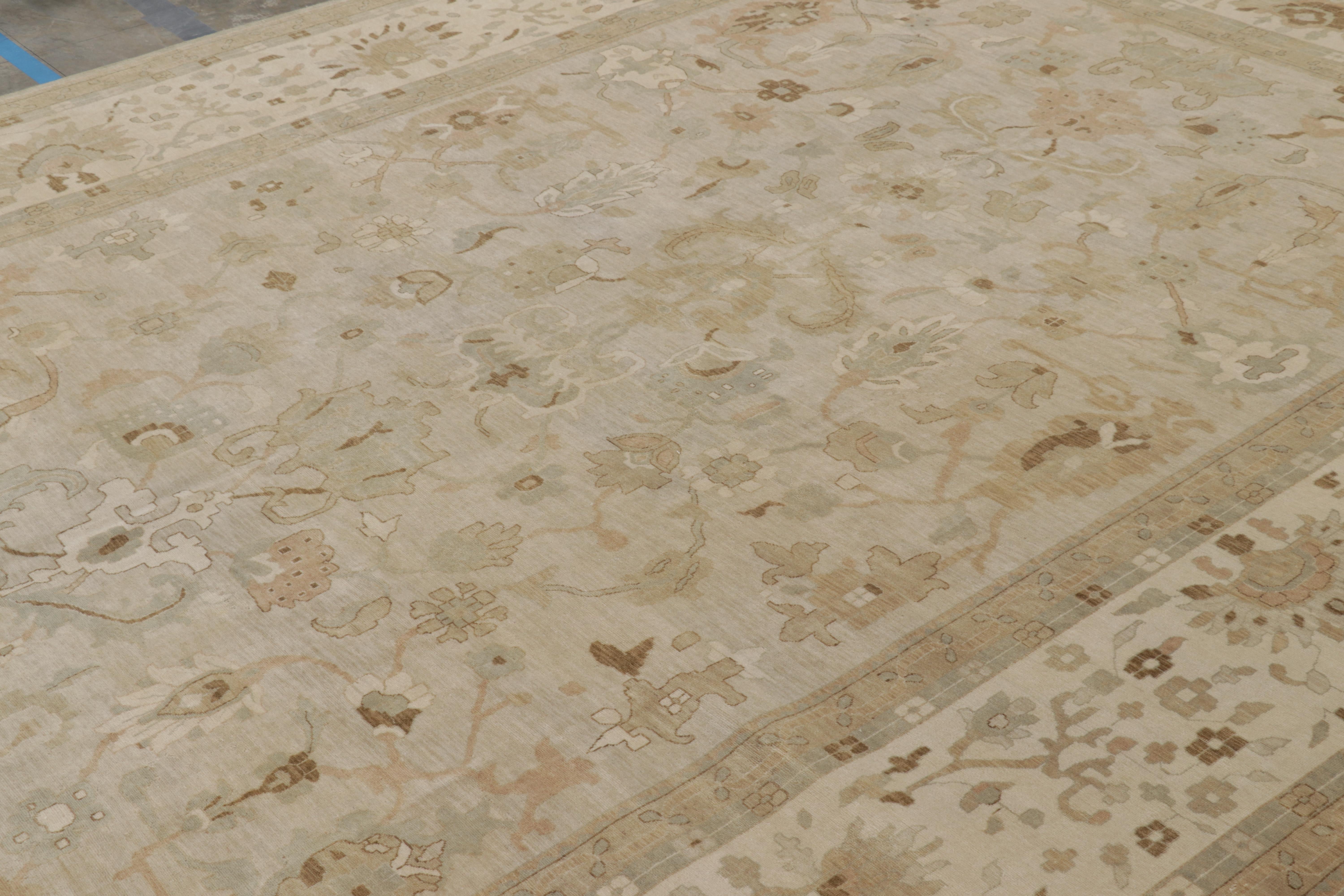 Alfombra estilo Oushak de Rug & Kilim con motivos florales beige-marrón Anudado a mano en venta