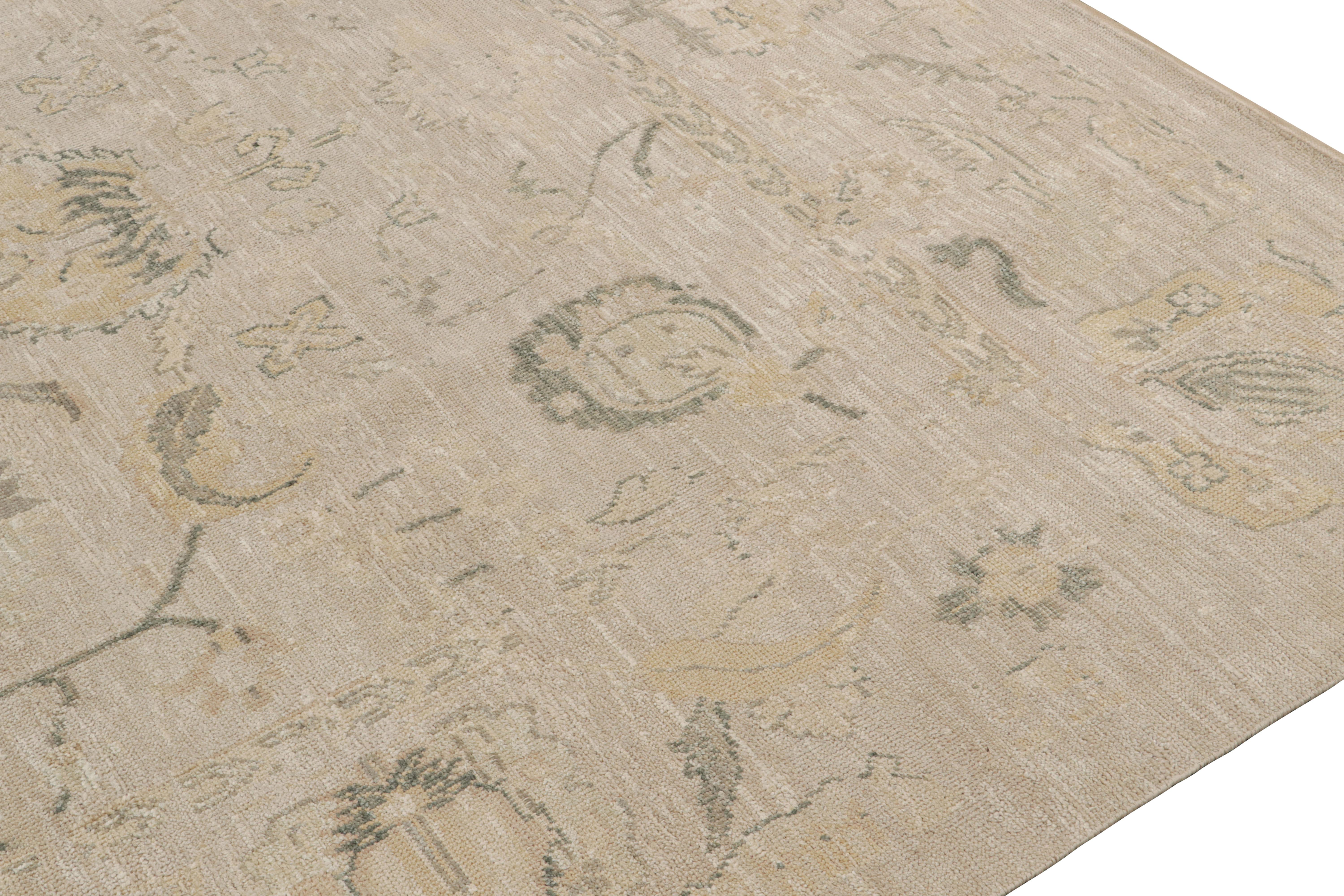 Tapis de style Oushak de Rug & Kilim avec motifs floraux beige, gris et or Neuf - En vente à Long Island City, NY