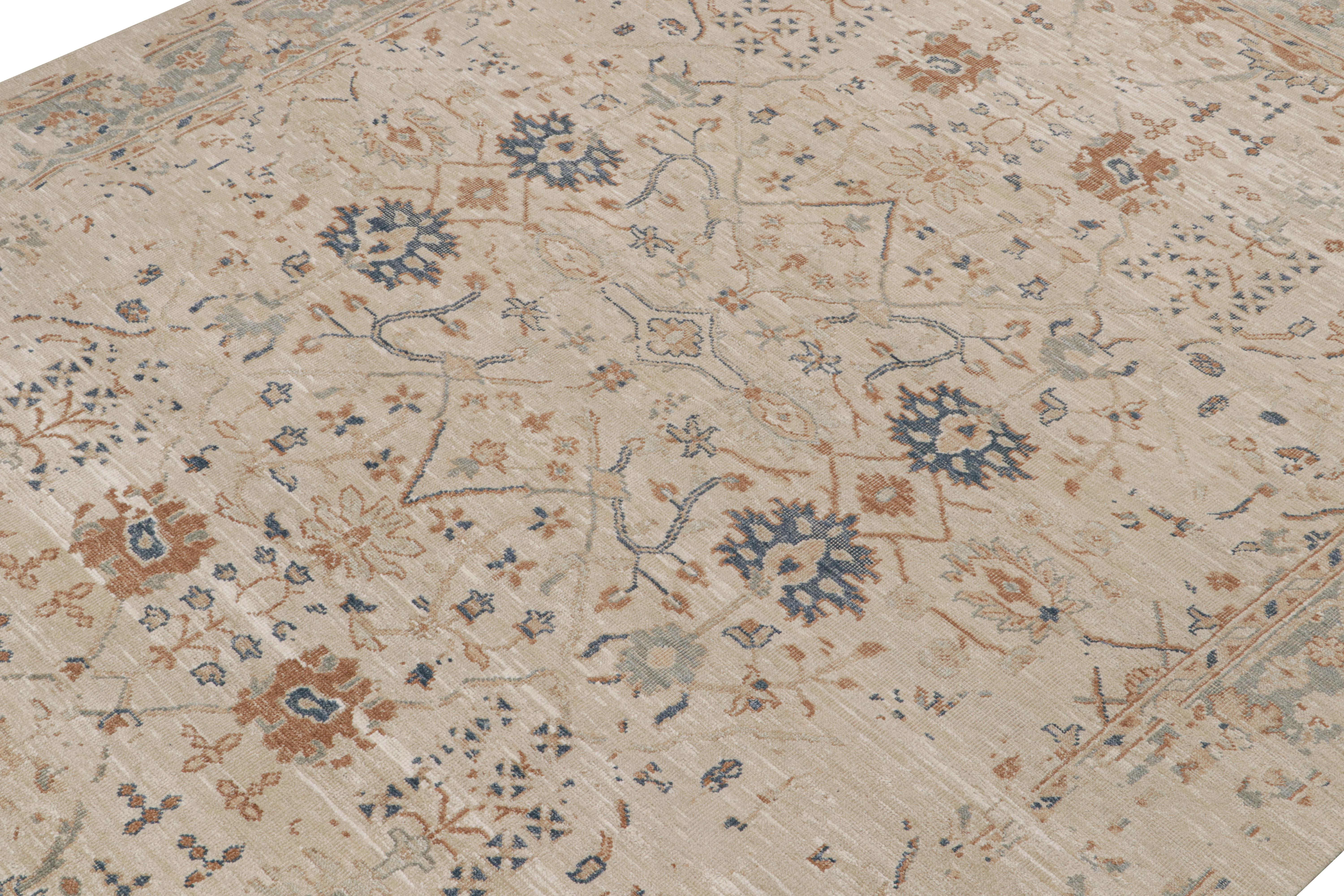 Noué à la main Tapis Oushak de Rug & Kilim à motifs floraux beige, rouille et bleu marine en vente